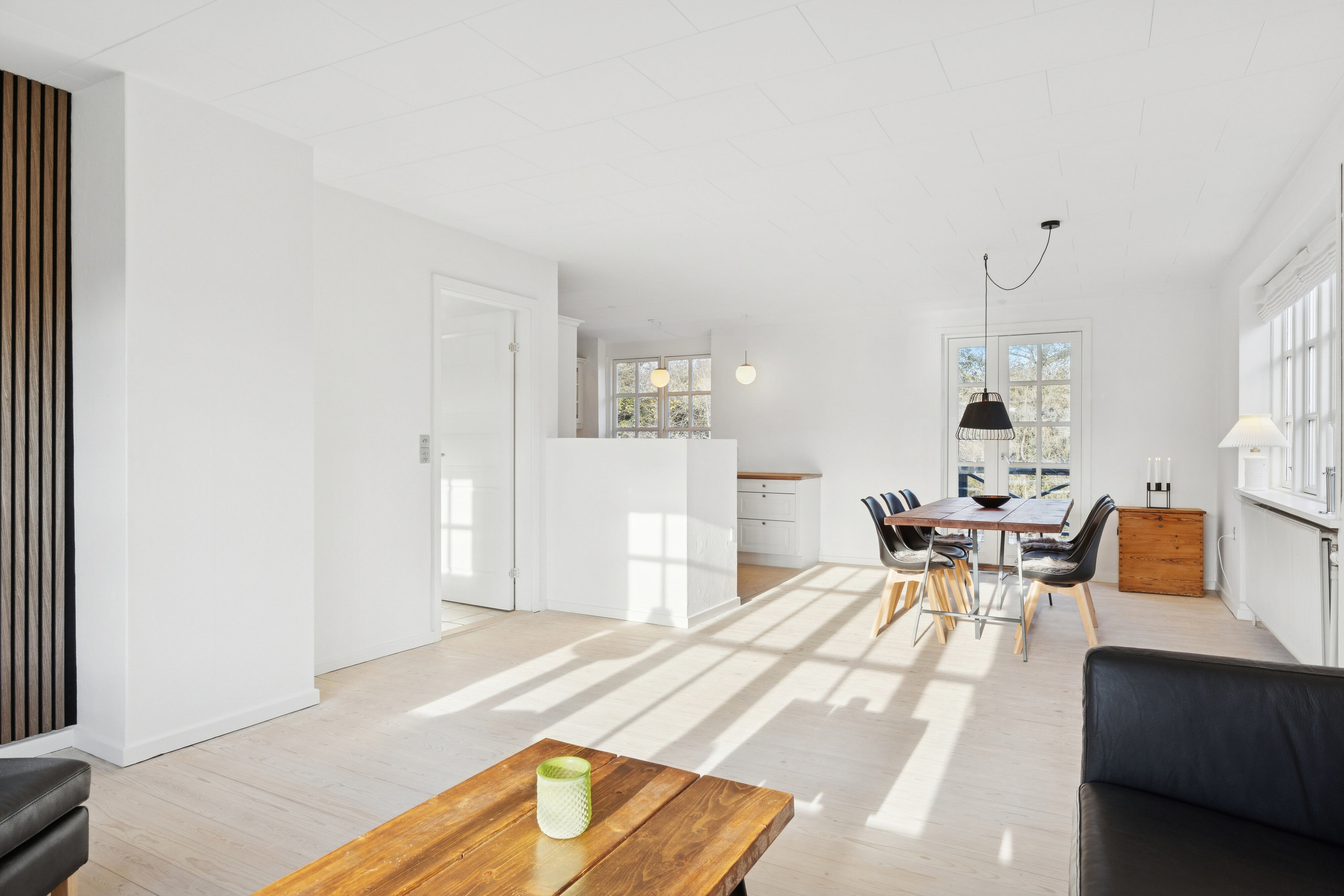 Fremhævet stue billede i fuldskærmstilstand. Billede af Elsagervej 34, 9800 Hjørring