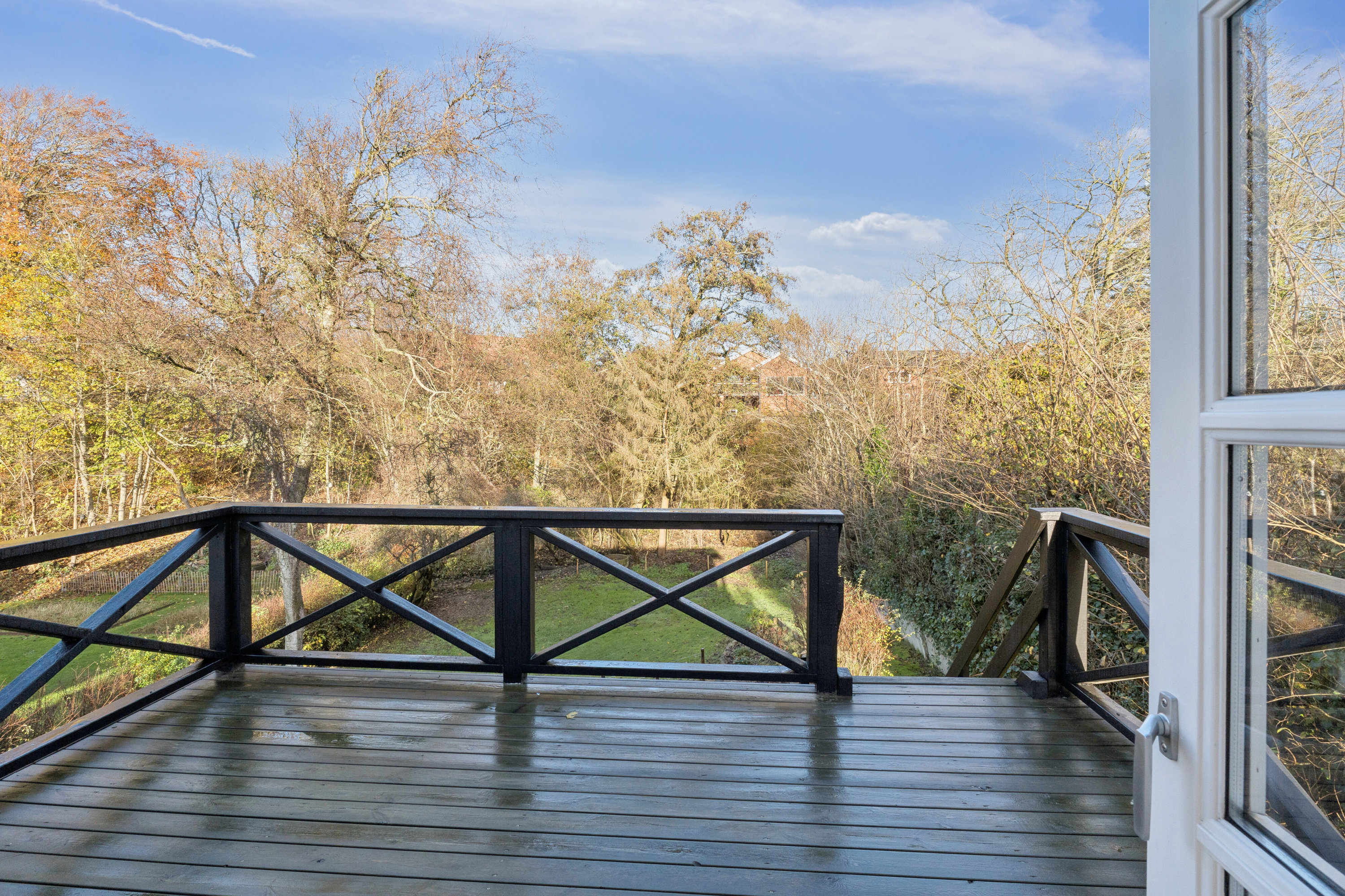 Fremhævet terrasse billede i fuldskærmstilstand. Billede af Elsagervej 34, 9800 Hjørring