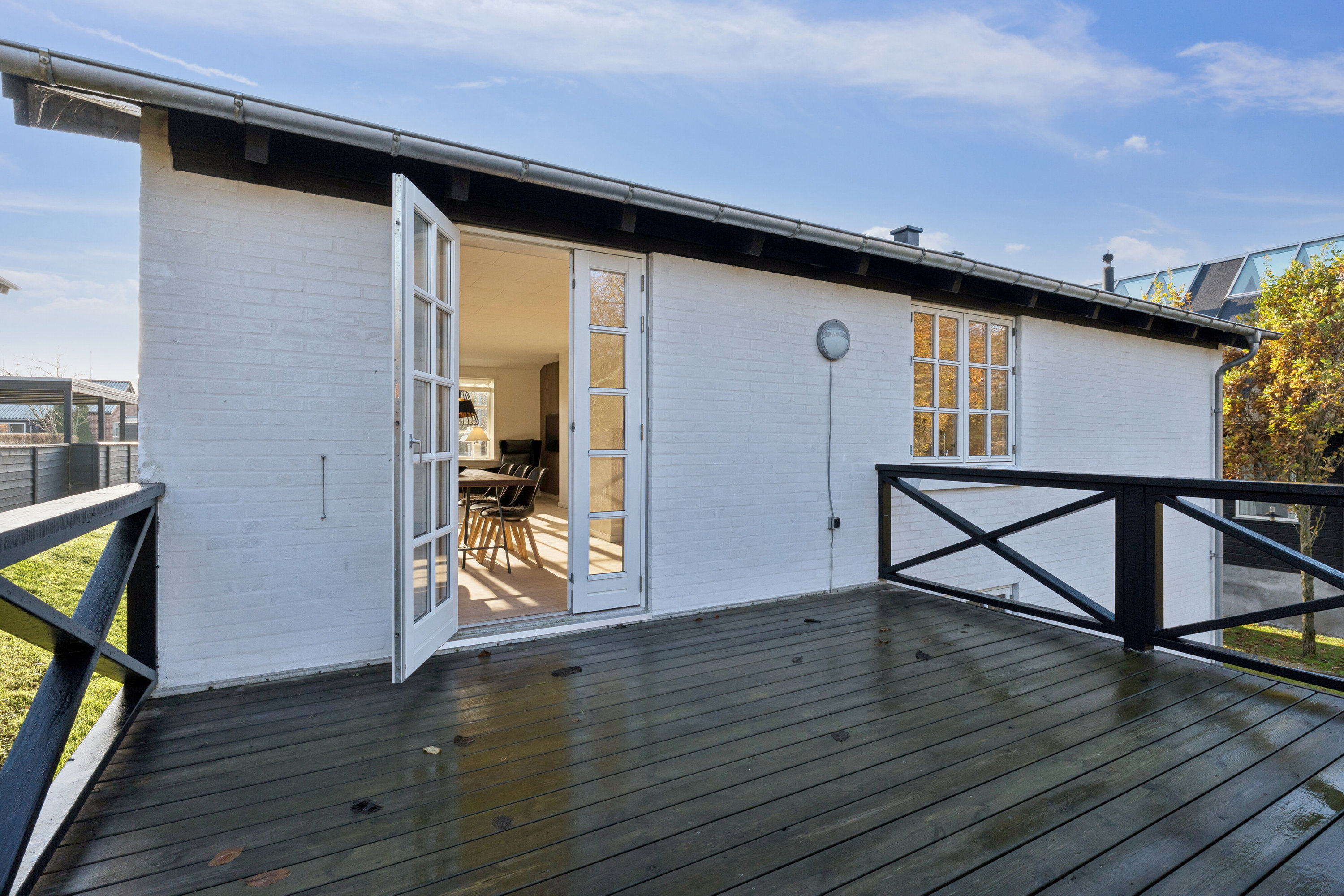 Fremhævet terrasse billede i fuldskærmstilstand. Billede af Elsagervej 34, 9800 Hjørring