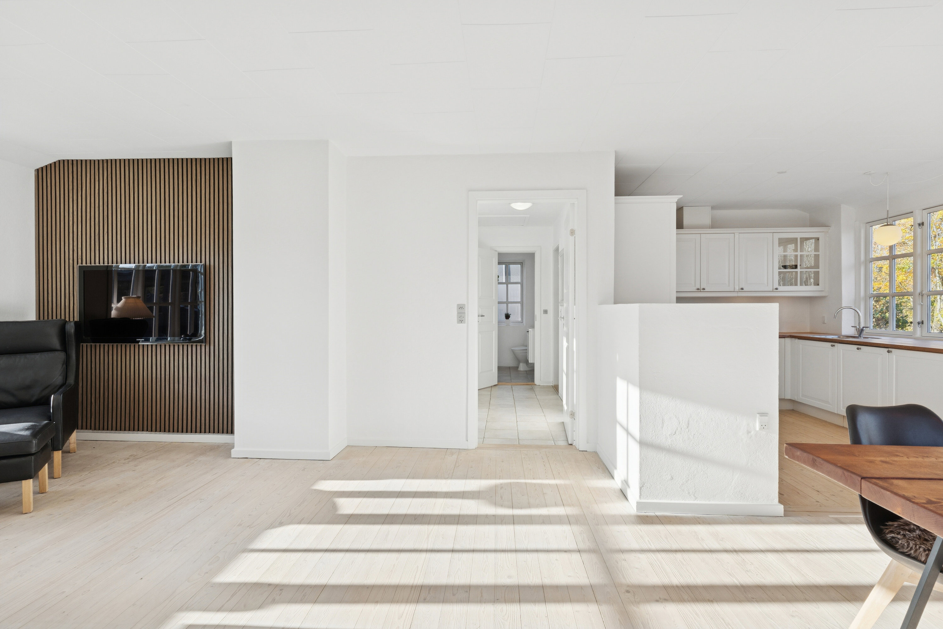 Fremhævet stue billede i fuldskærmstilstand. Billede af Elsagervej 34, 9800 Hjørring