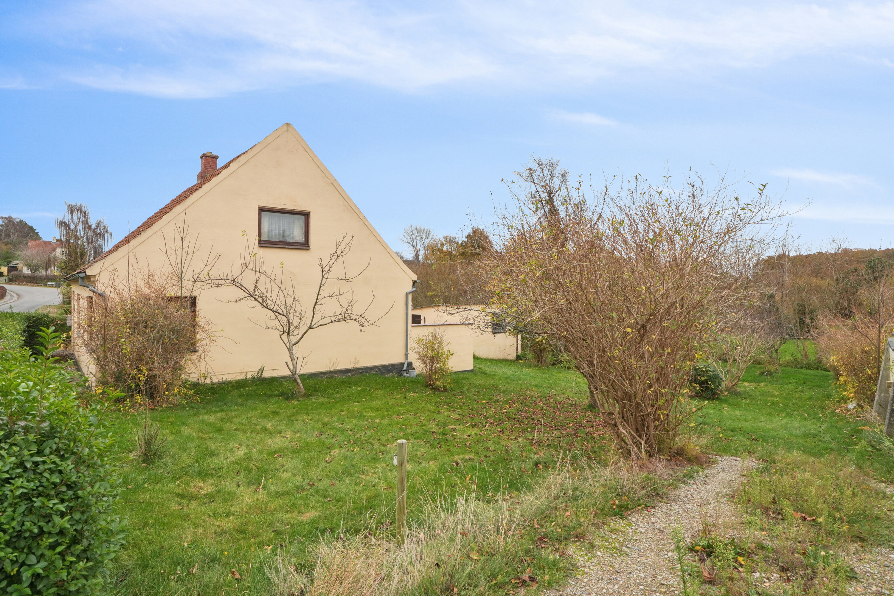 Fremhævet set fra haven billede i fuldskærmstilstand. Billede af Østergade 82, Lohals, 5953 Tranekær