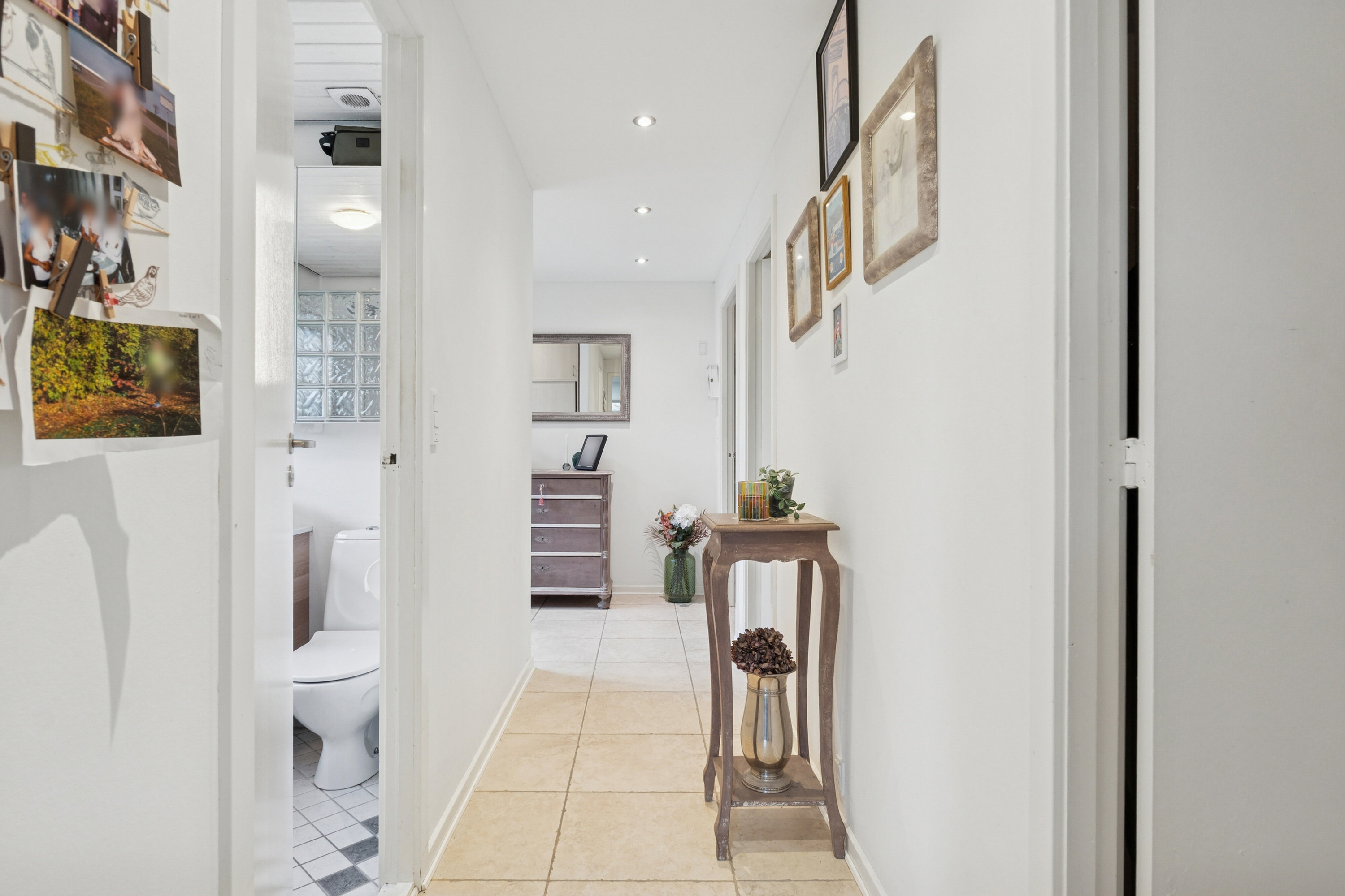 Fremhævet gang billede i fuldskærmstilstand. Billede af Rådyrløkken 48, Slukefter, 5210 Odense NV