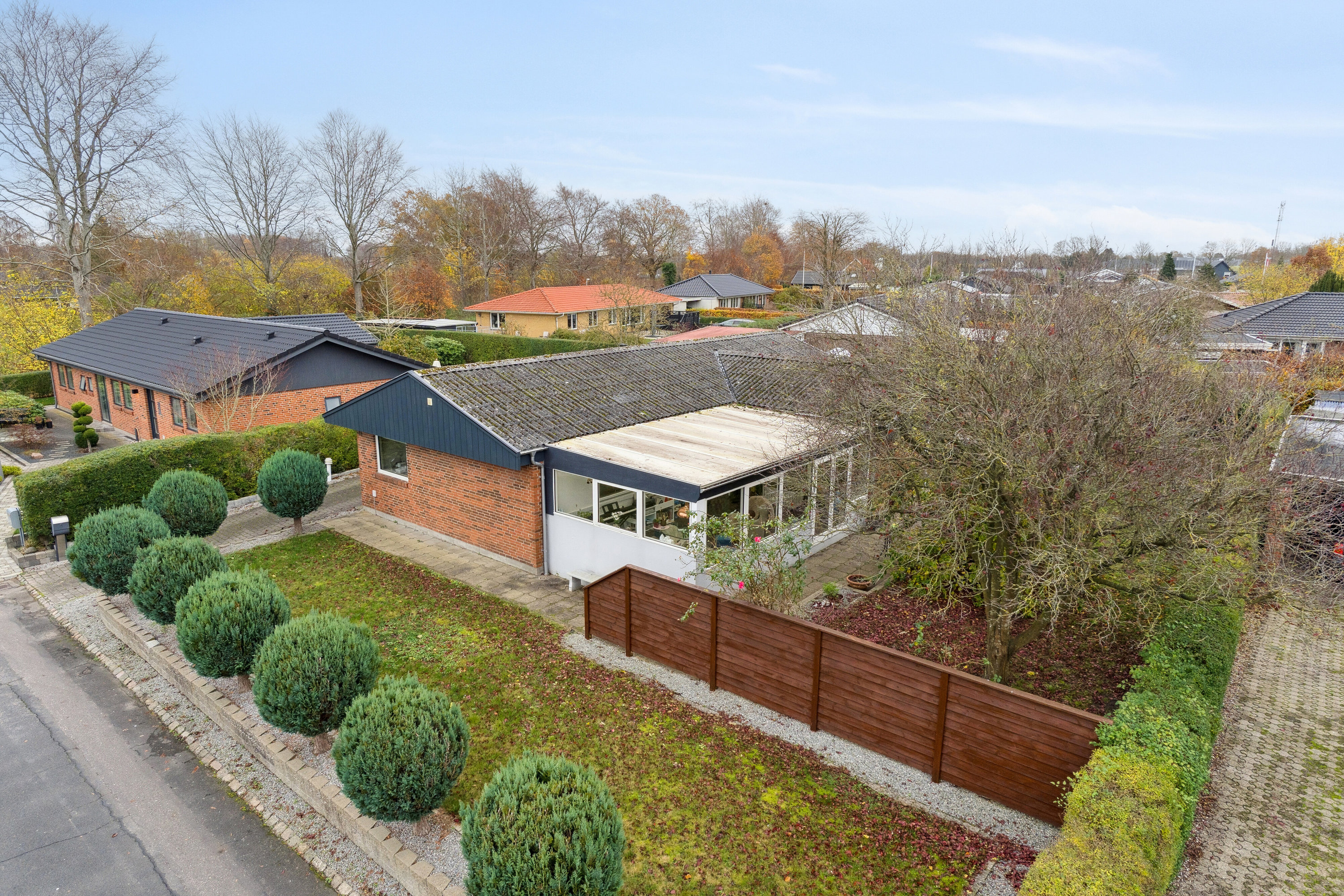 Fremhævet set fra vejen billede i fuldskærmstilstand. Billede af Rådyrløkken 48, Slukefter, 5210 Odense NV