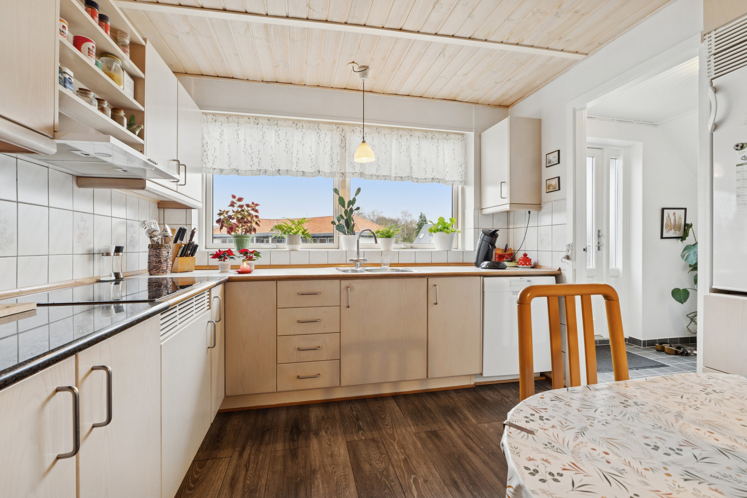 Fremhævet køkken billede i fuldskærmstilstand. Billede af Kirsebærvænget 28, Tullebølle, 5953 Tranekær