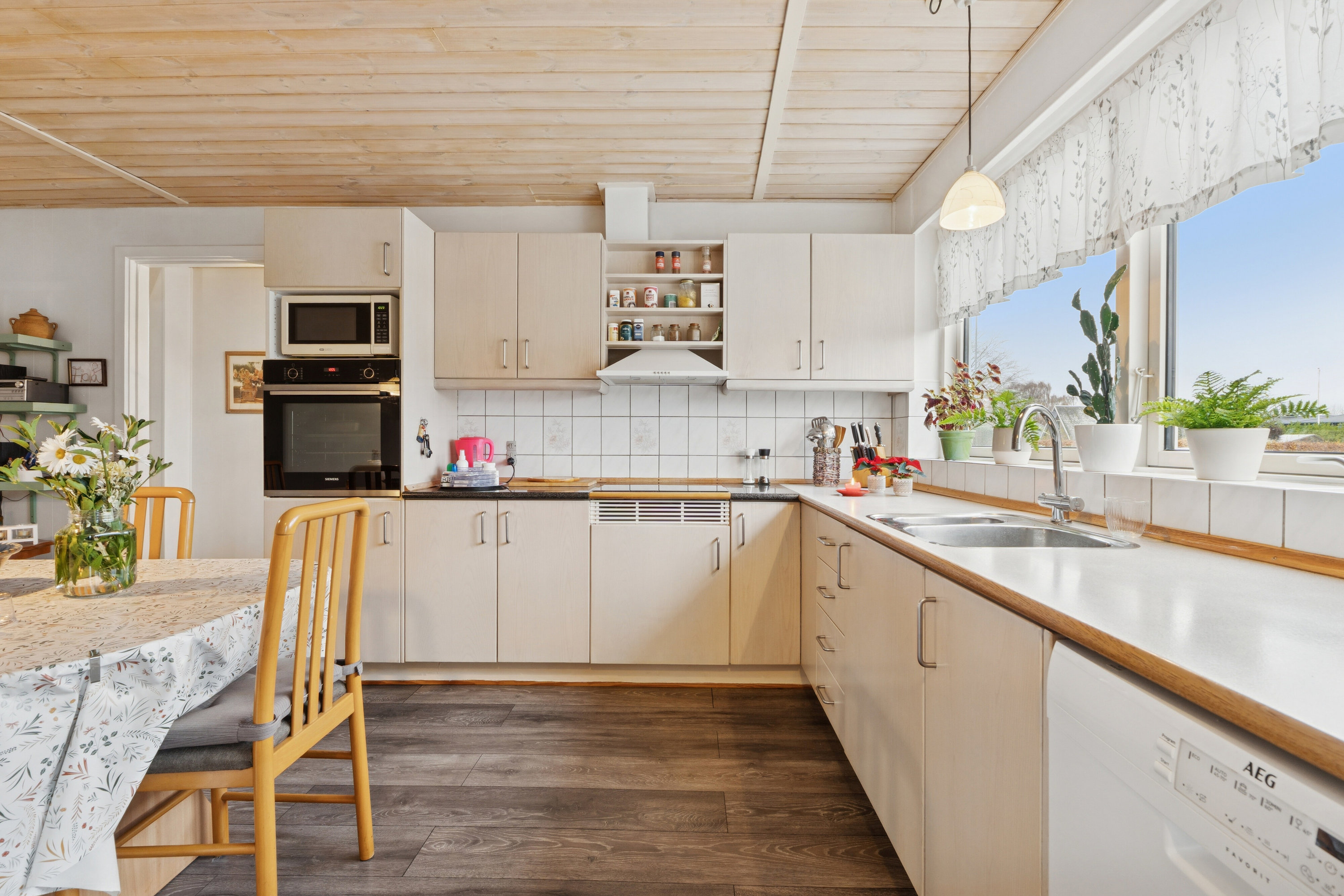 Fremhævet køkken billede i fuldskærmstilstand. Billede af Kirsebærvænget 28, Tullebølle, 5953 Tranekær