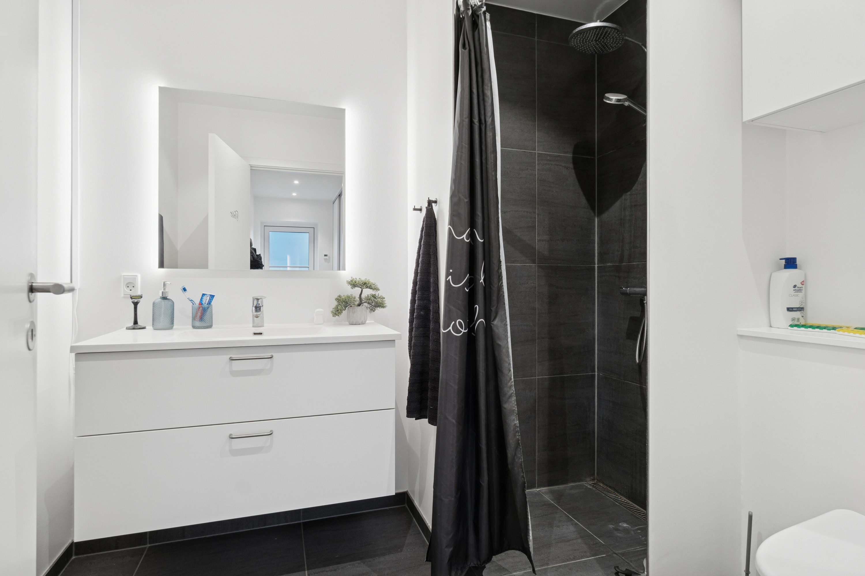 Fremhævet badeværelse billede i fuldskærmstilstand. Billede af Lysningen 4, Skovsø, 4200 Slagelse