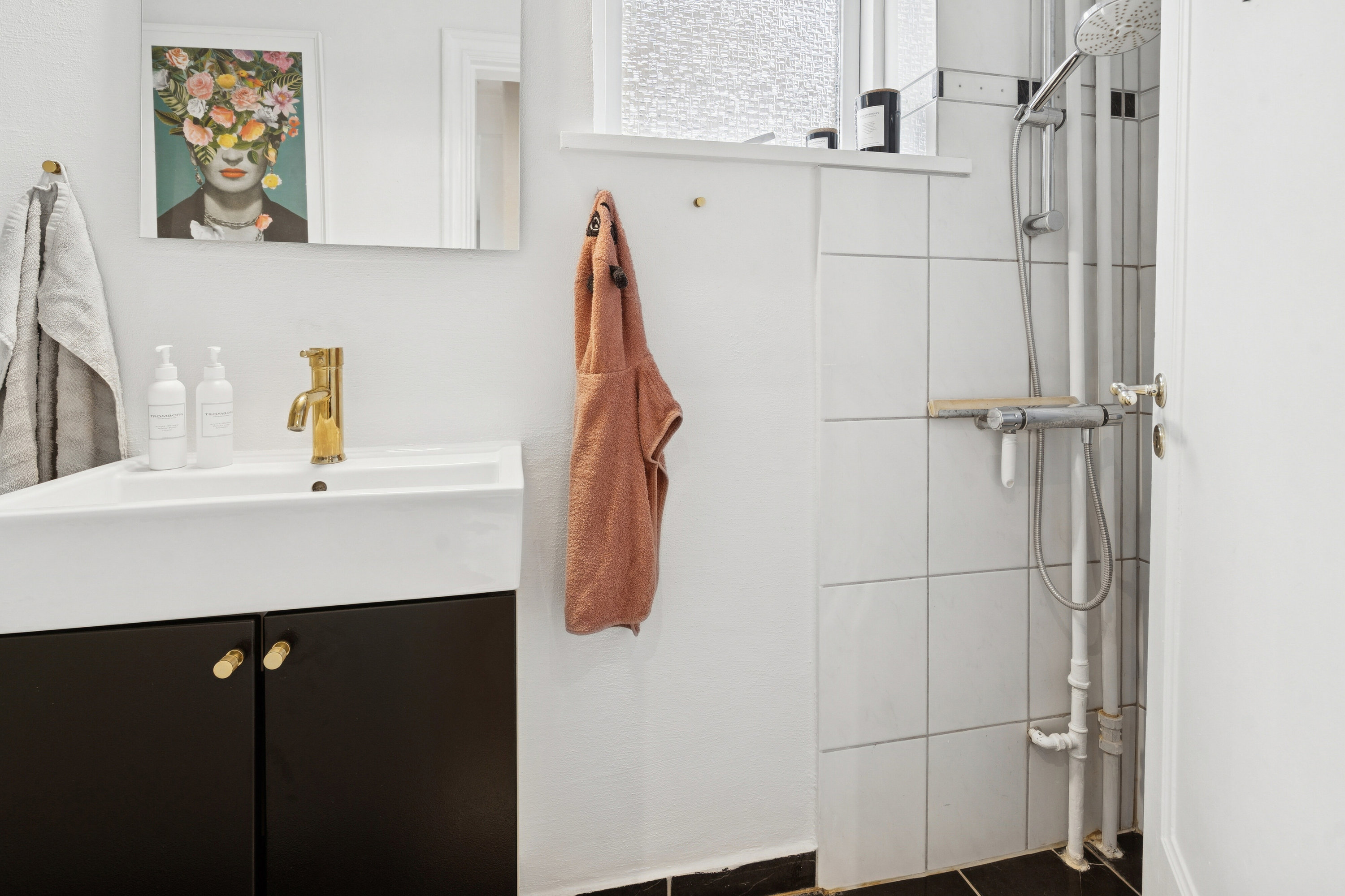 Fremhævet badeværelse billede i fuldskærmstilstand. Billede af Baumgartensvej 35, st.., 5000 Odense C