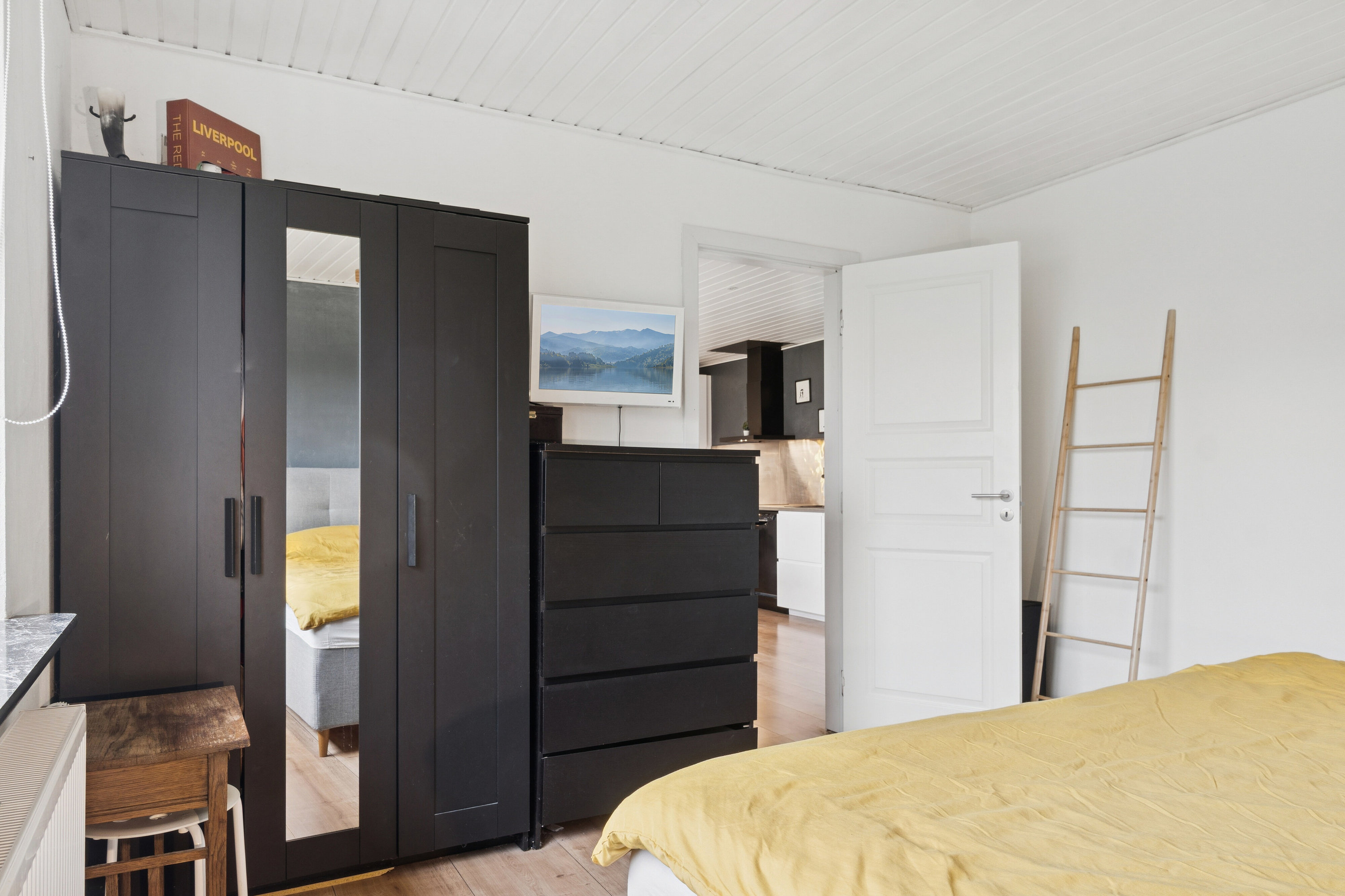 Fremhævet soveværelse billede i fuldskærmstilstand. Billede af Buen 7, Bjerre, 8783 Hornsyld