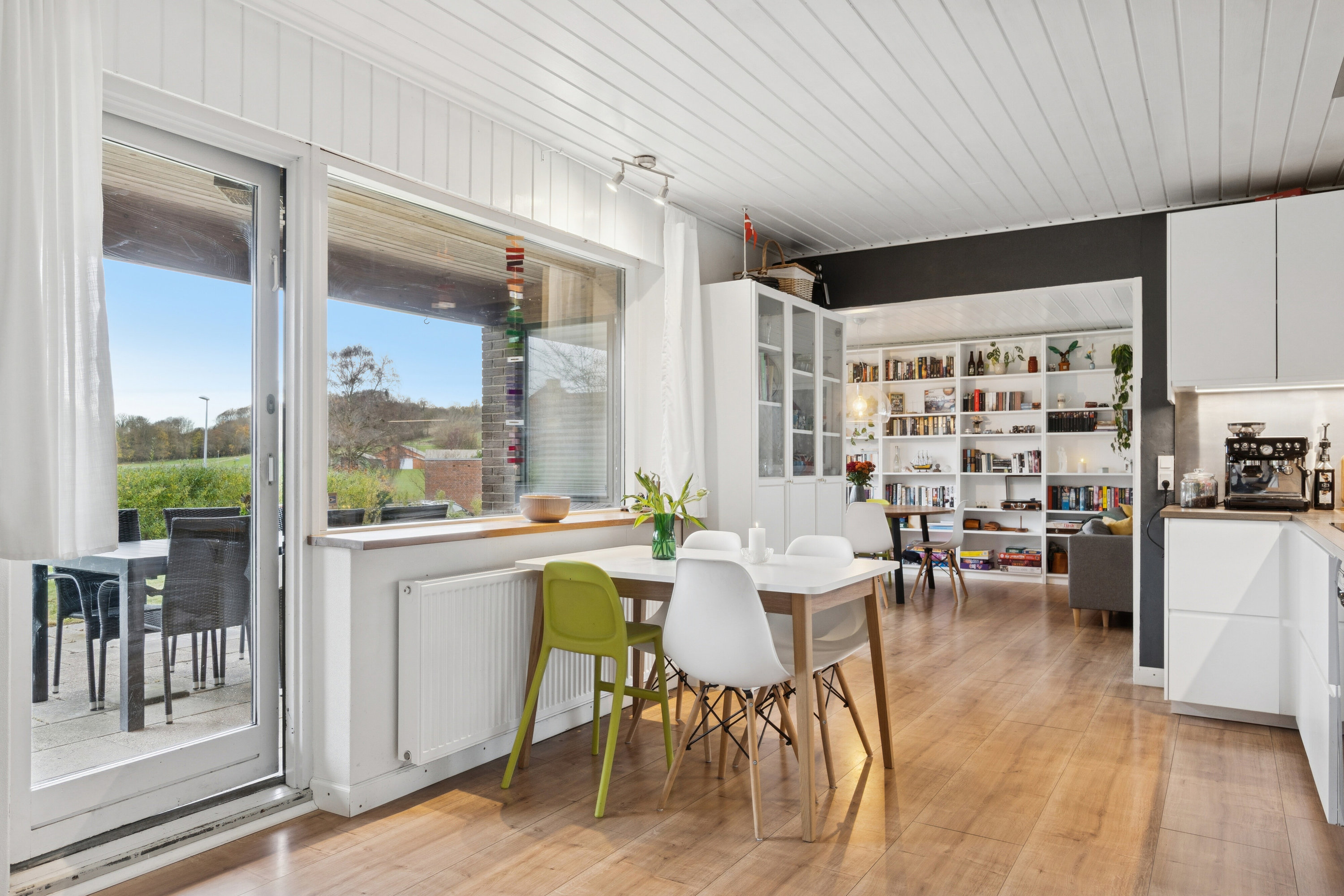 Fremhævet spisestue billede i fuldskærmstilstand. Billede af Buen 7, Bjerre, 8783 Hornsyld