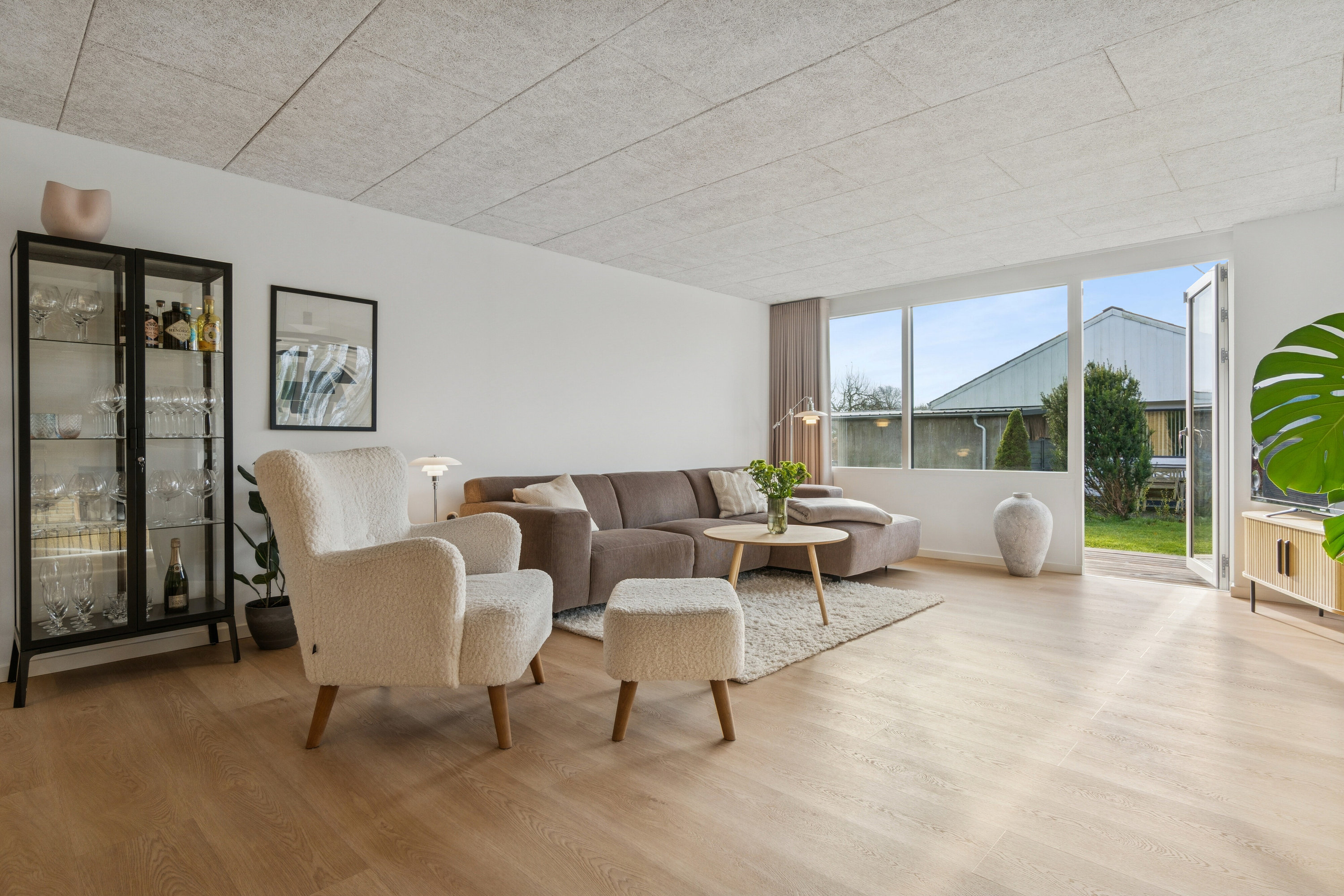 Fremhævet stue billede i fuldskærmstilstand. Billede af Poppelvej 13, 8600 Silkeborg