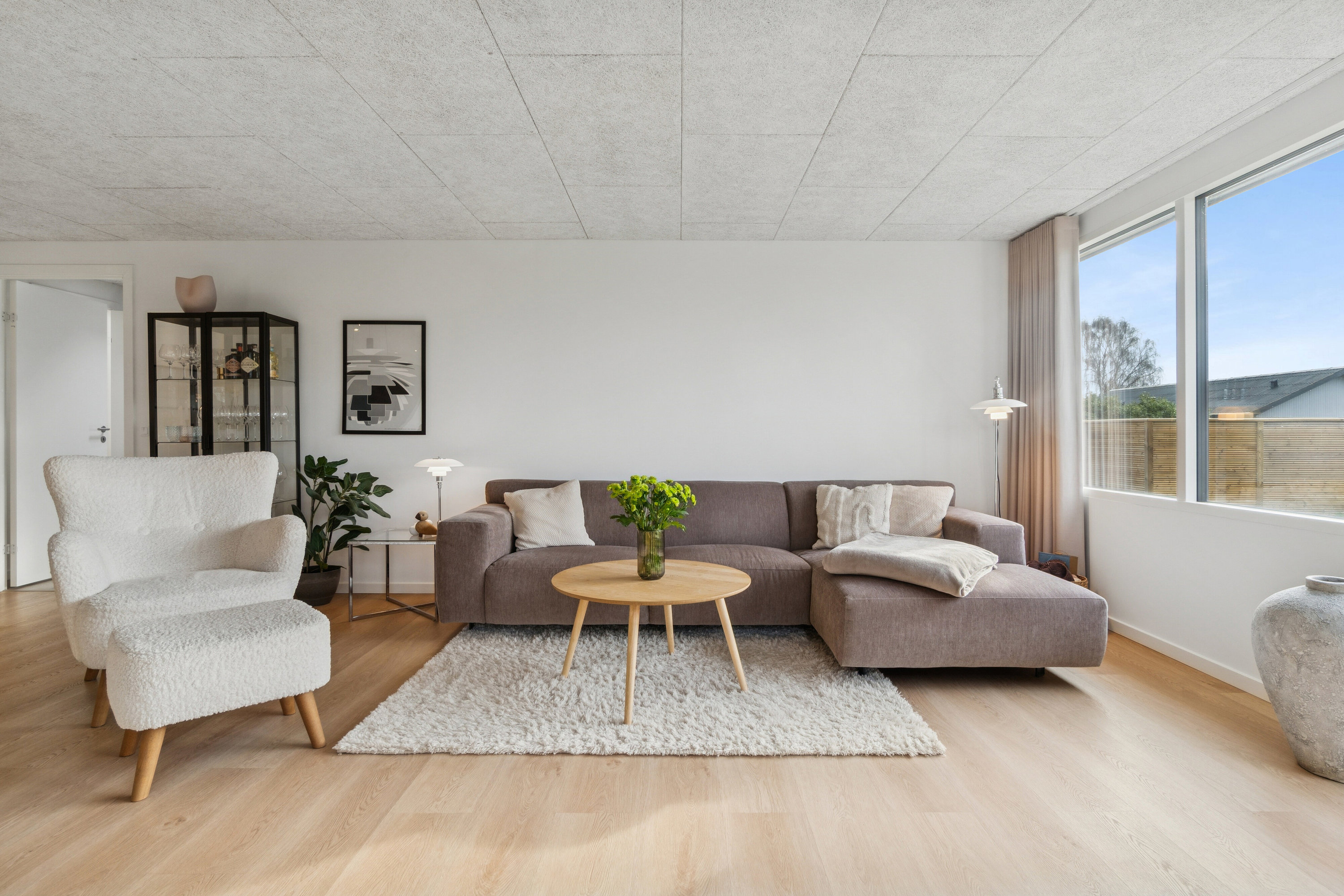 Fremhævet stue billede i fuldskærmstilstand. Billede af Poppelvej 13, 8600 Silkeborg