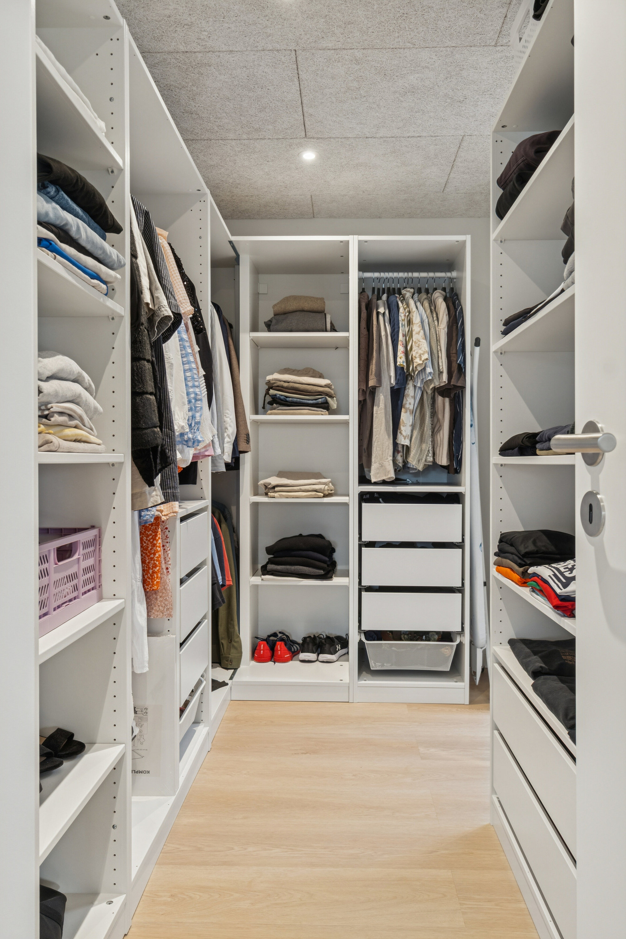 Fremhævet indendørs billede i fuldskærmstilstand. Billede af Poppelvej 13, 8600 Silkeborg