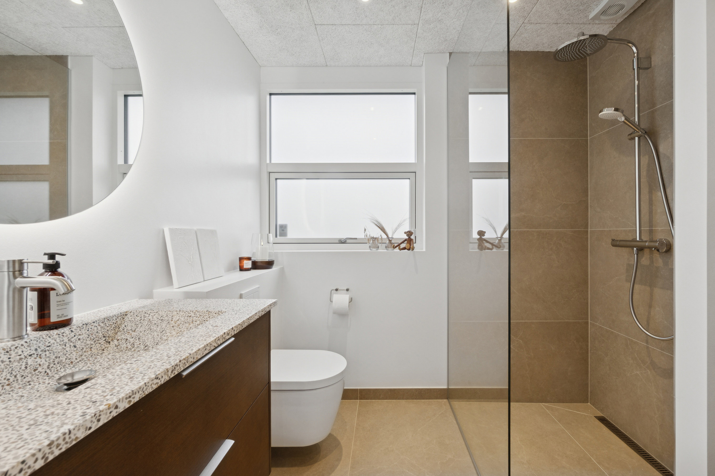 Fremhævet badeværelse billede i fuldskærmstilstand. Billede af Poppelvej 13, 8600 Silkeborg