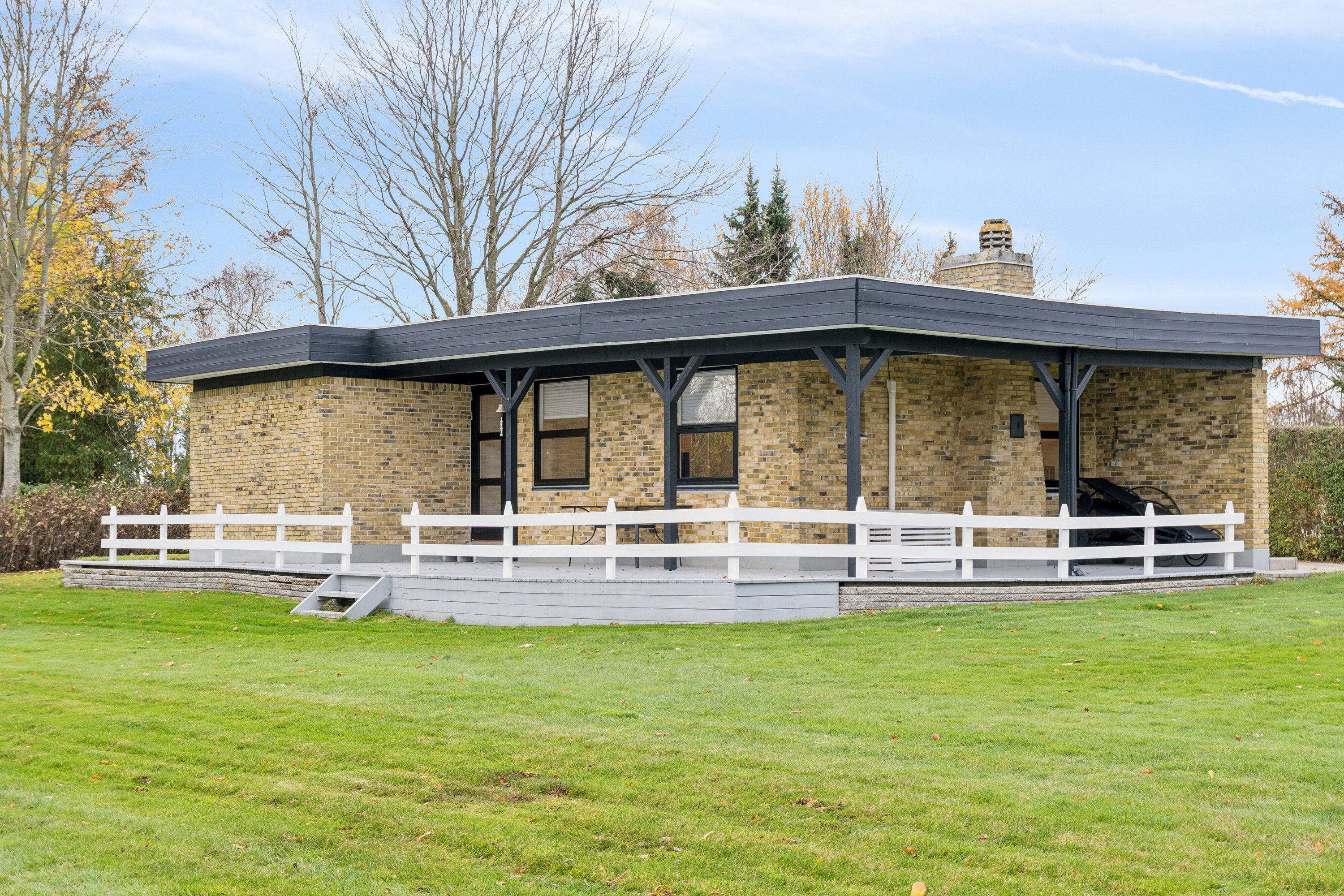 Miniaturebillede 1: set fra haven. Billede af Rønnebærvej 9, Sæby, 4070 Kirke Hyllinge