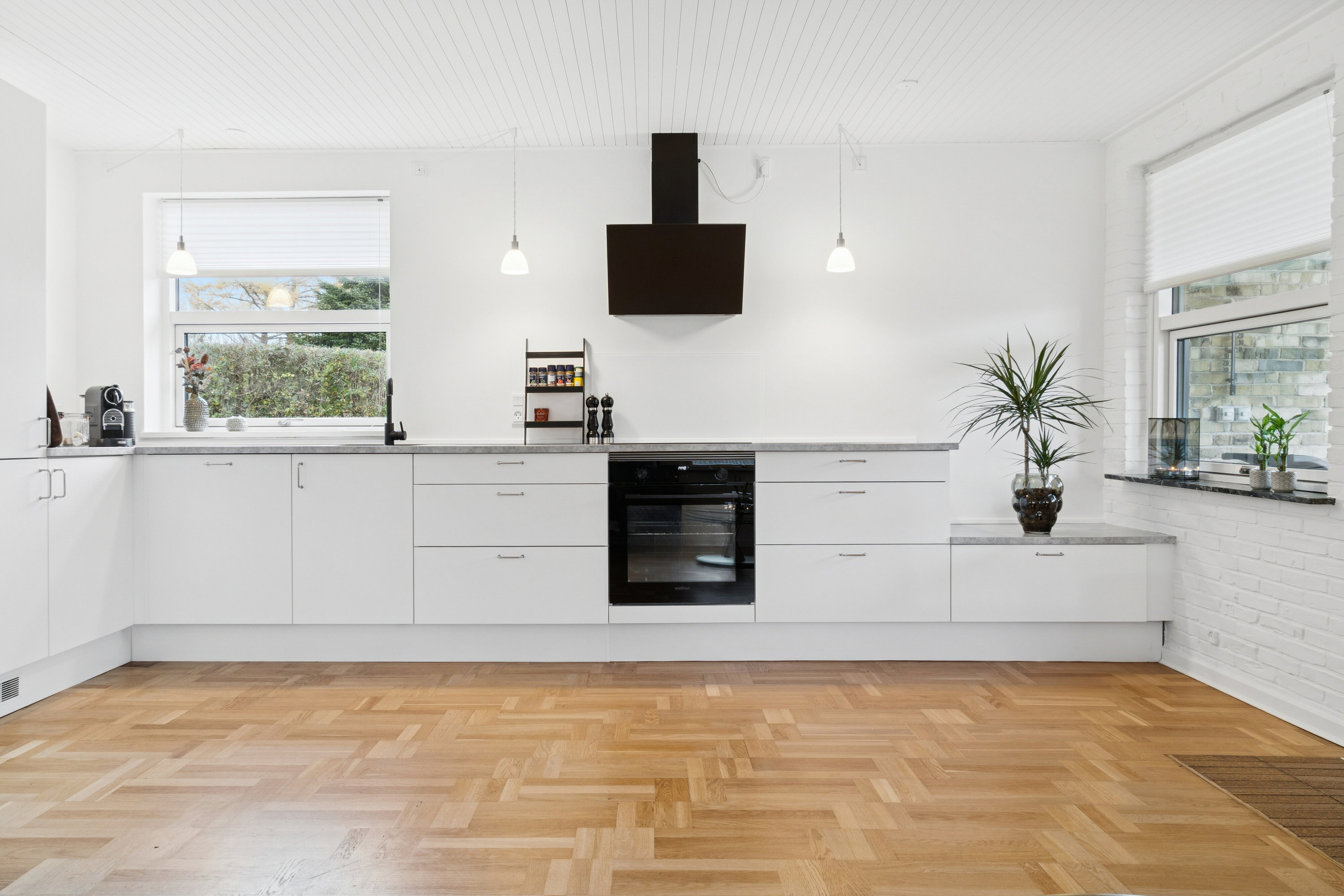 Fremhævet køkken billede i fuldskærmstilstand. Billede af Rønnebærvej 9, Sæby, 4070 Kirke Hyllinge