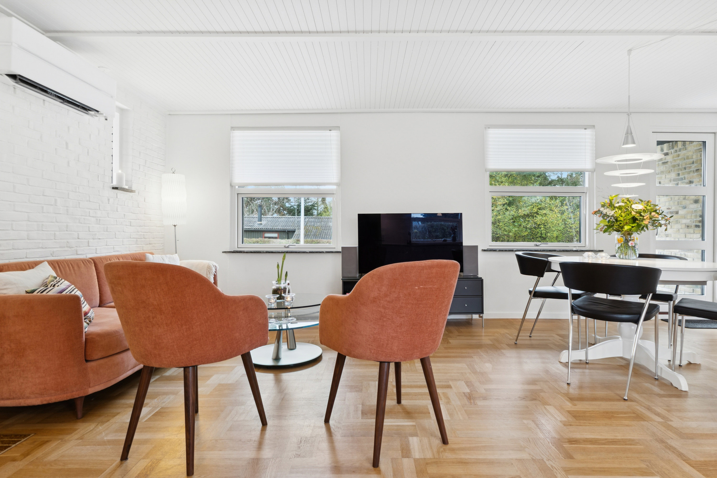 Fremhævet stue billede i fuldskærmstilstand. Billede af Rønnebærvej 9, Sæby, 4070 Kirke Hyllinge