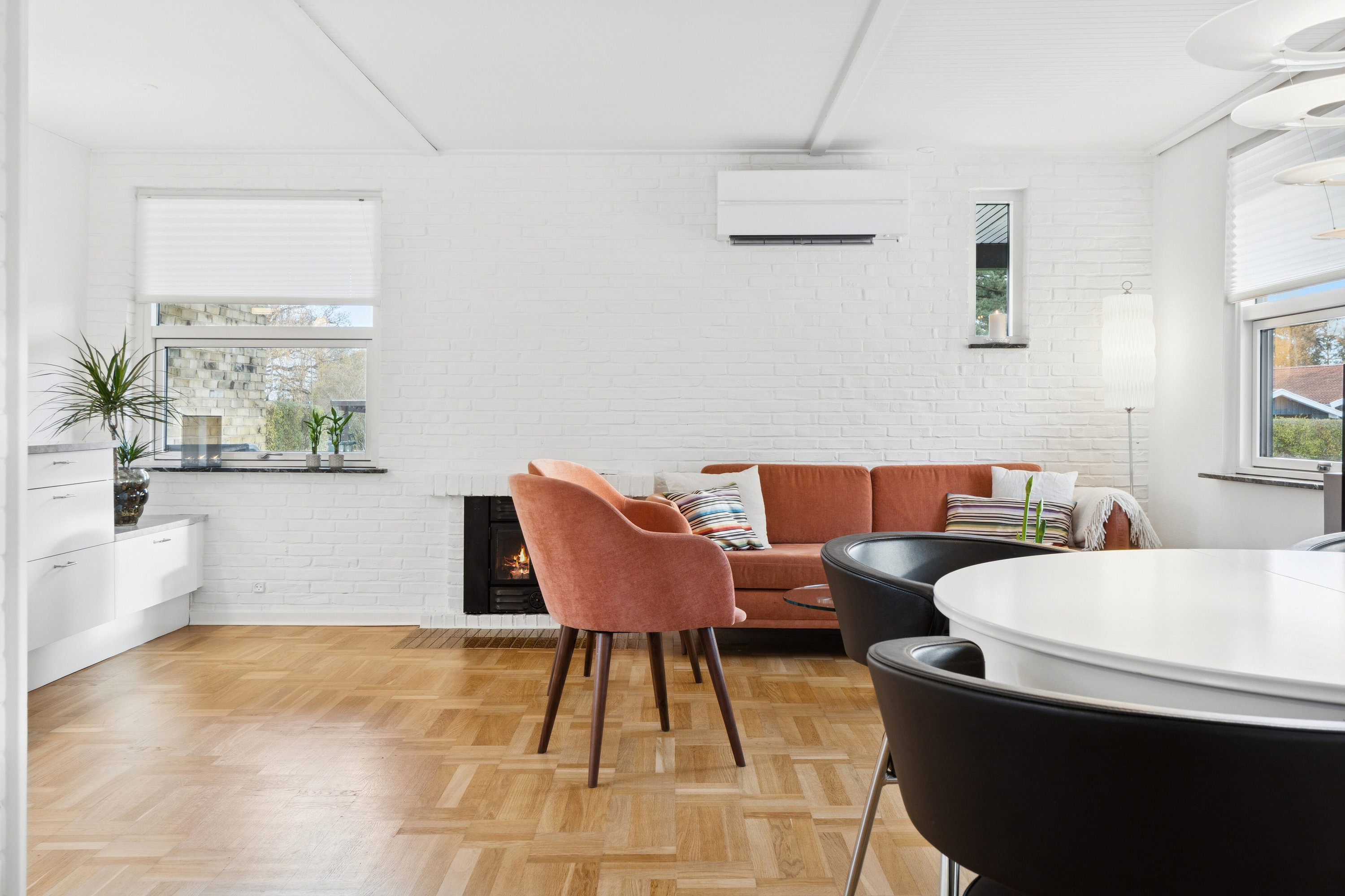 Fremhævet stue billede i fuldskærmstilstand. Billede af Rønnebærvej 9, Sæby, 4070 Kirke Hyllinge