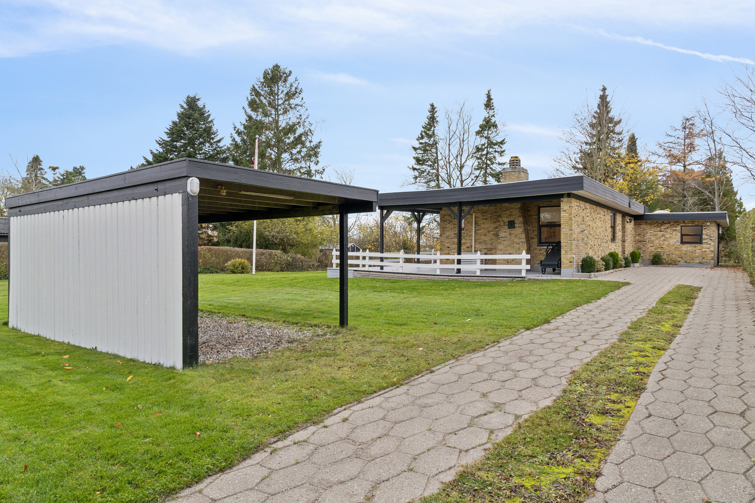 Fremhævet set fra vejen billede i fuldskærmstilstand. Billede af Rønnebærvej 9, Sæby, 4070 Kirke Hyllinge