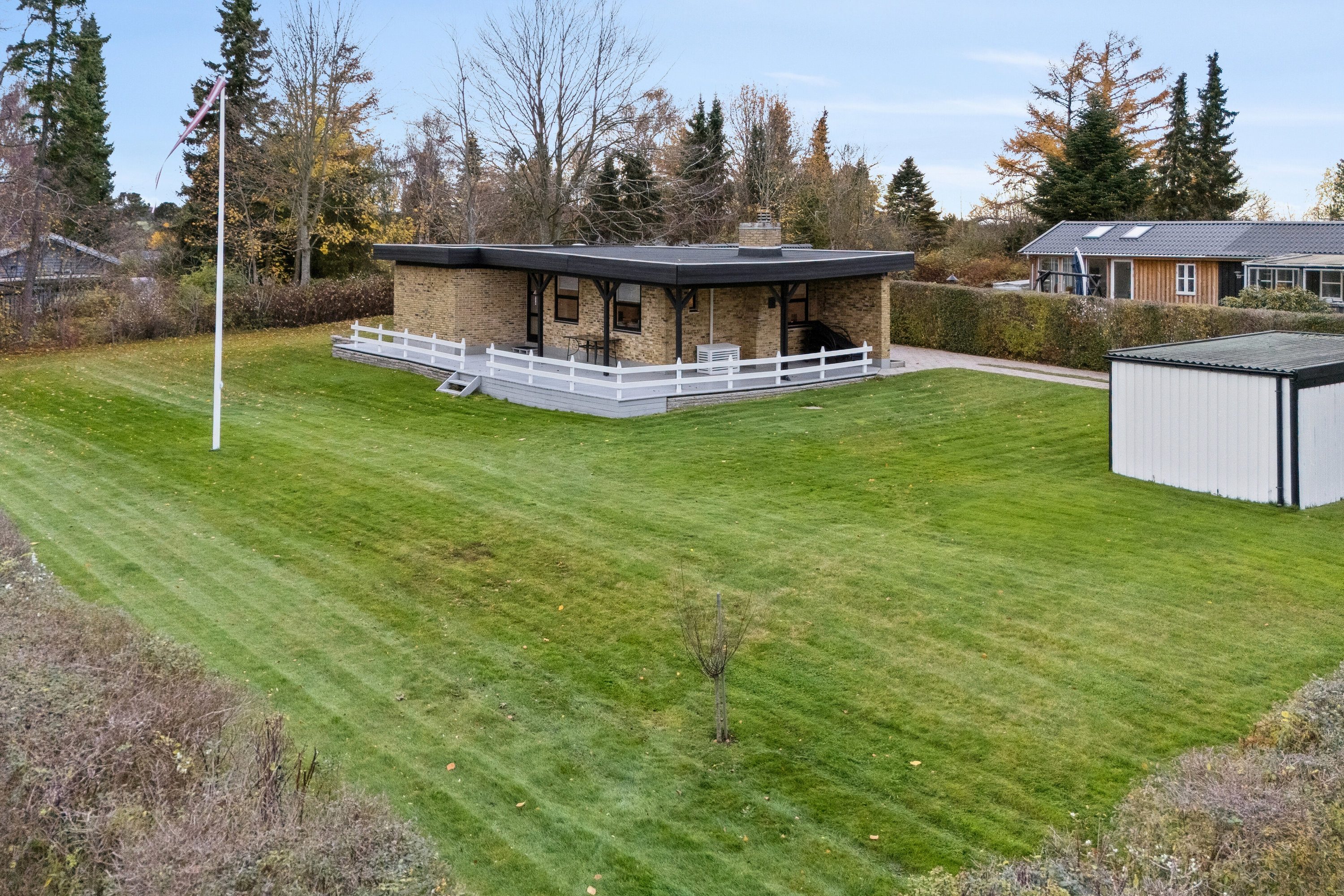 Fremhævet set fra haven billede i fuldskærmstilstand. Billede af Rønnebærvej 9, Sæby, 4070 Kirke Hyllinge