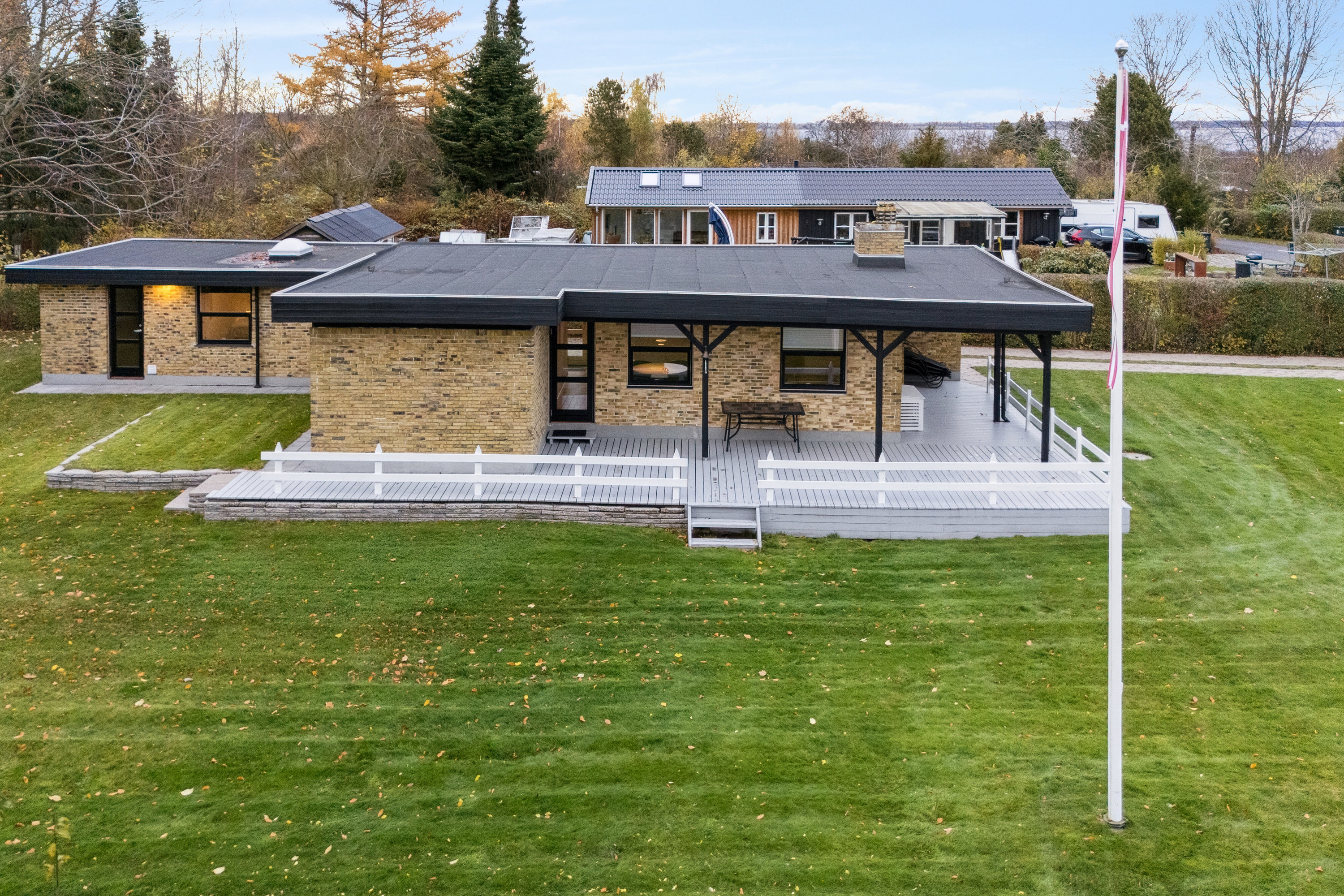 Fremhævet set fra haven billede i fuldskærmstilstand. Billede af Rønnebærvej 9, Sæby, 4070 Kirke Hyllinge