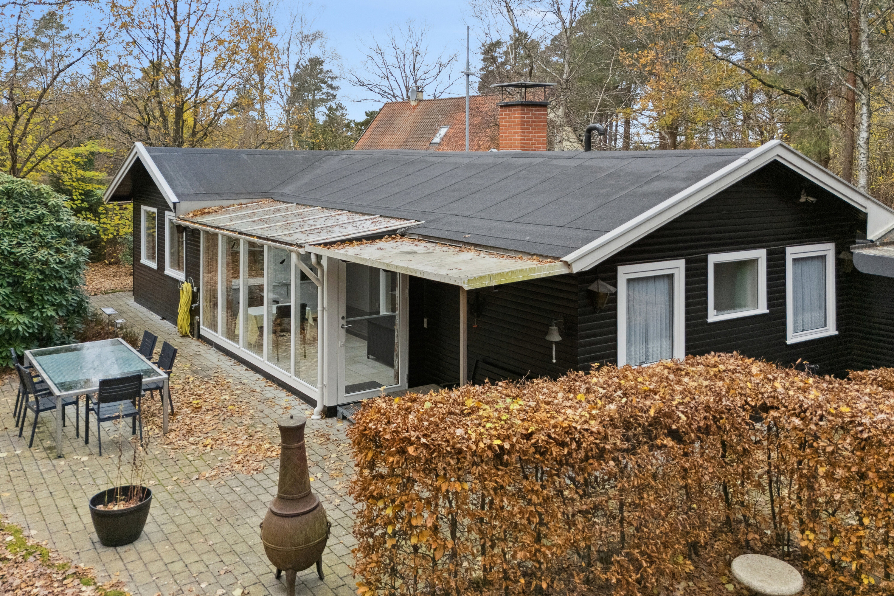 Fremhævet set fra haven billede i fuldskærmstilstand. Billede af Gyvelvej 1, Asserbo, 3300 Frederiksværk
