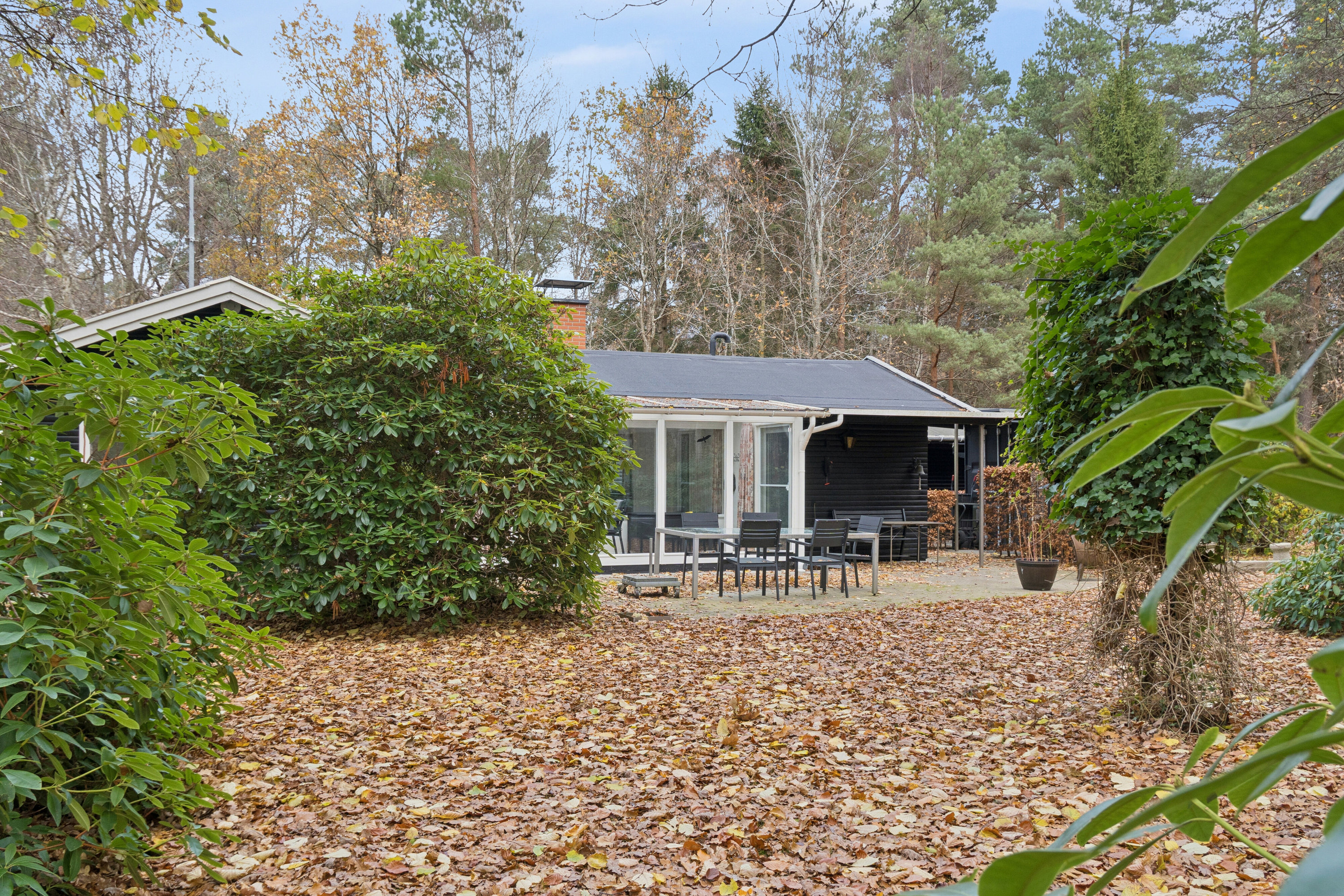 Fremhævet set fra haven billede i fuldskærmstilstand. Billede af Gyvelvej 1, Asserbo, 3300 Frederiksværk