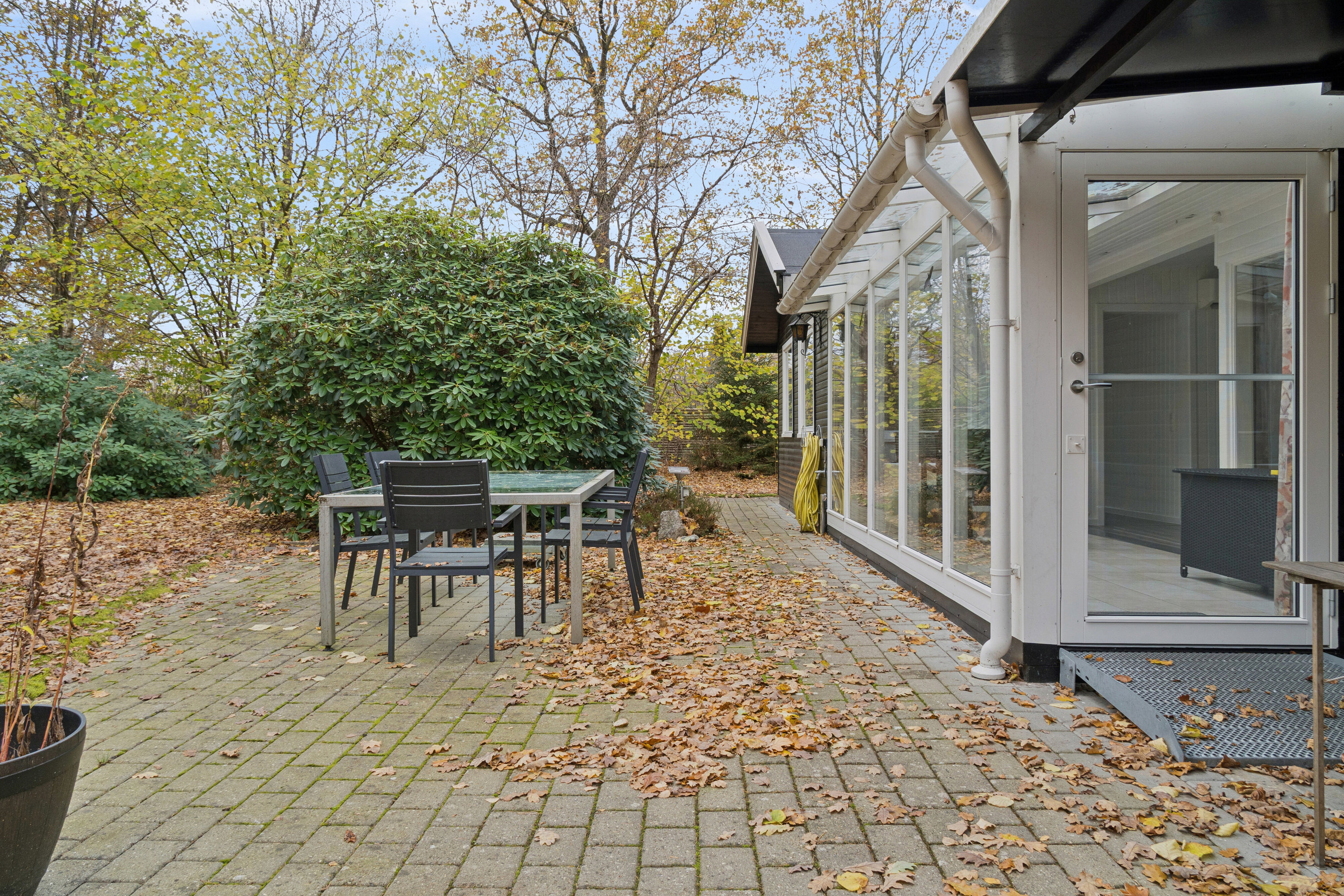 Fremhævet terrasse billede i fuldskærmstilstand. Billede af Gyvelvej 1, Asserbo, 3300 Frederiksværk