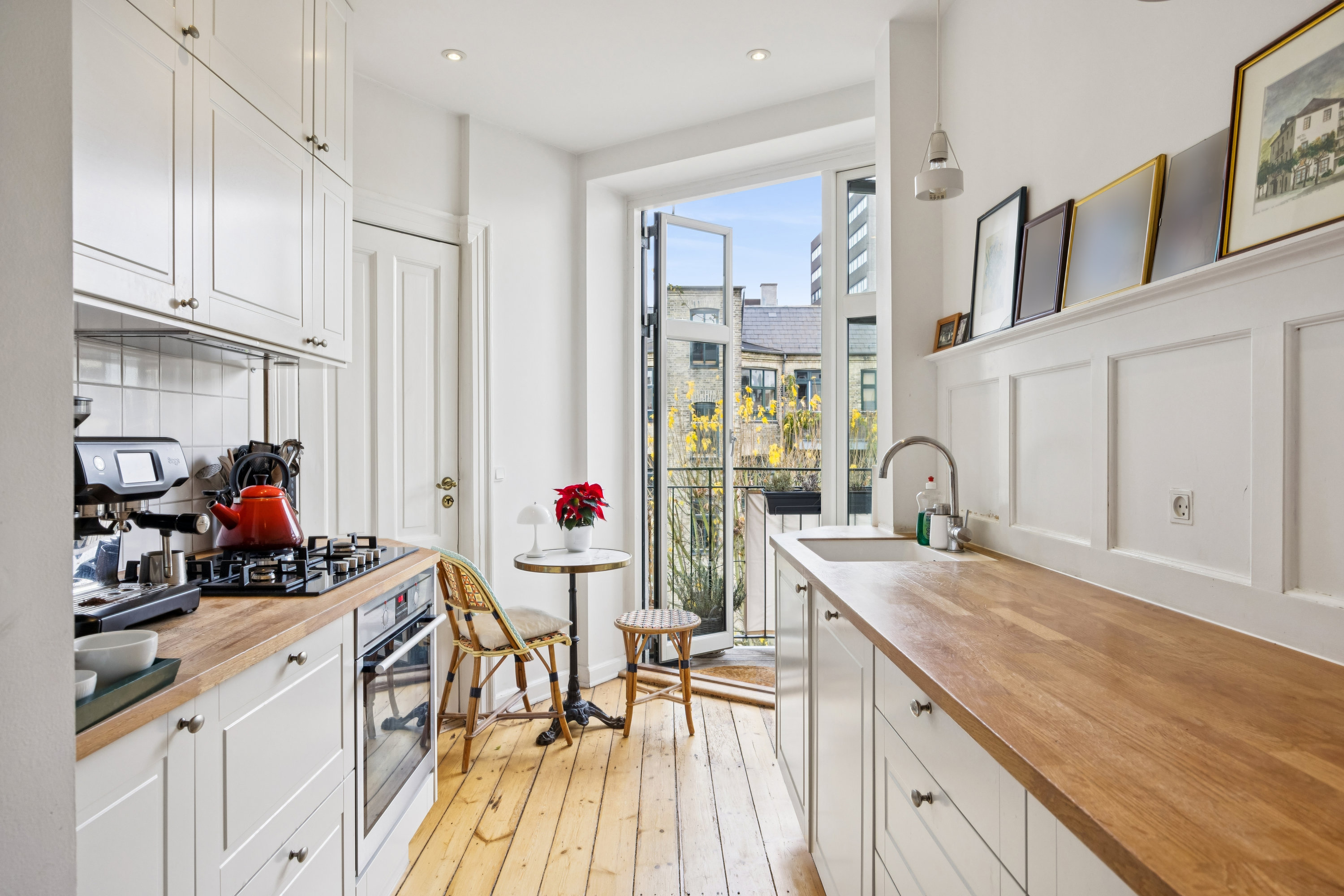 Fremhævet køkken billede i fuldskærmstilstand. Billede af Kochsvej 7, 3. th., 1812 Frederiksberg C