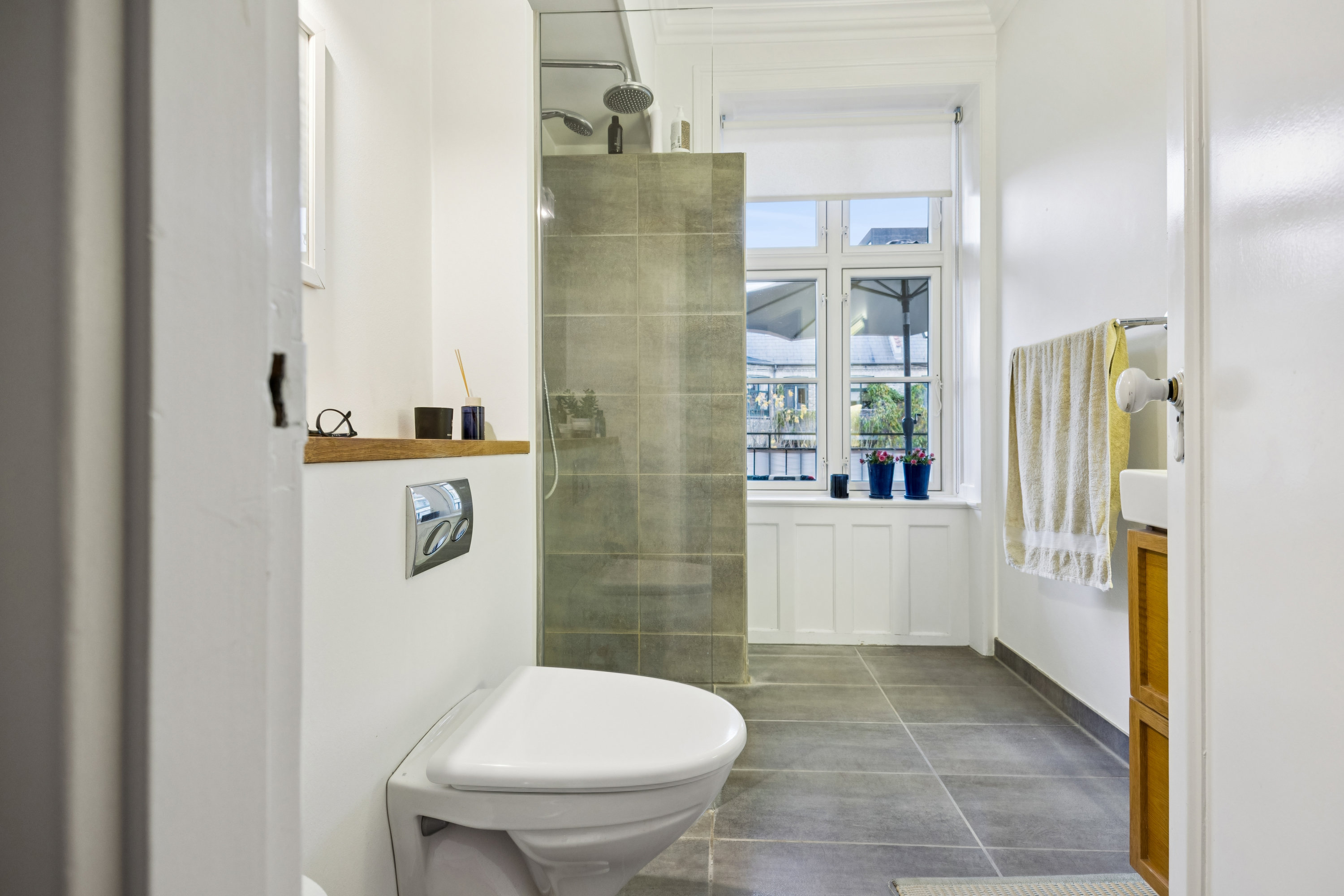 Fremhævet badeværelse billede i fuldskærmstilstand. Billede af Kochsvej 7, 3. th., 1812 Frederiksberg C