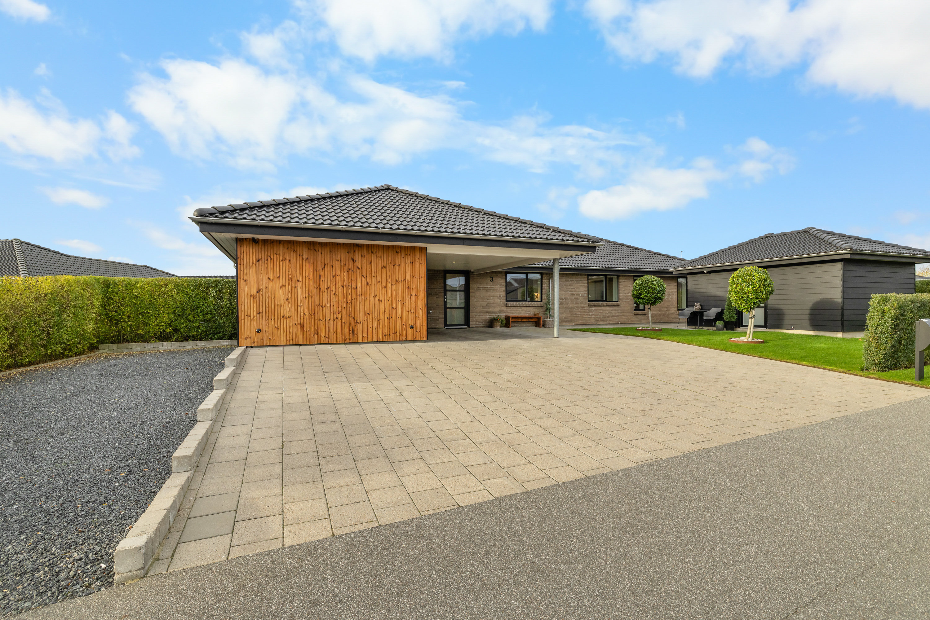 Fremhævet facade billede i fuldskærmstilstand. Billede af Puggårdskrogen 3, 7000 Fredericia