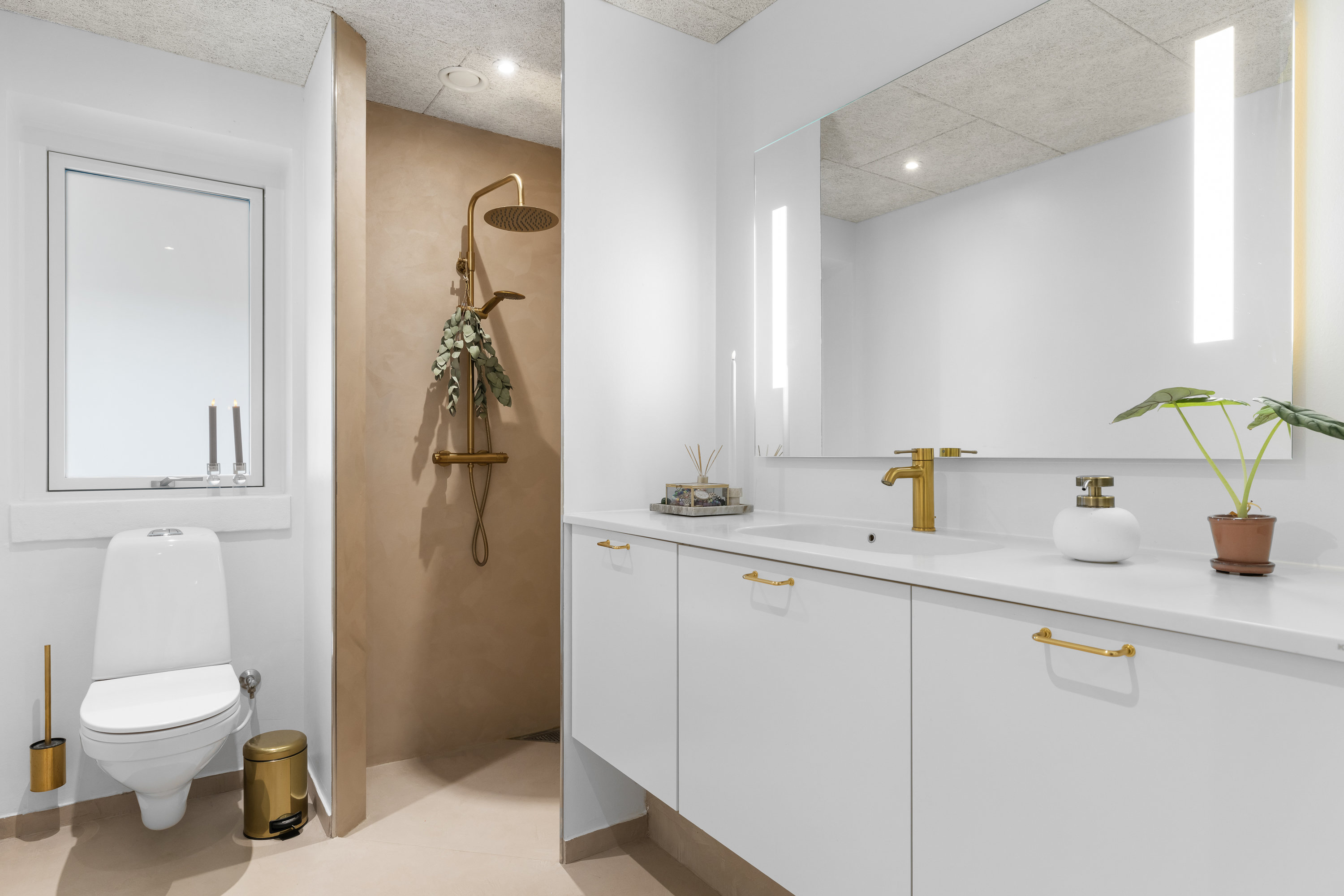 Fremhævet badeværelse billede i fuldskærmstilstand. Billede af Puggårdskrogen 3, 7000 Fredericia