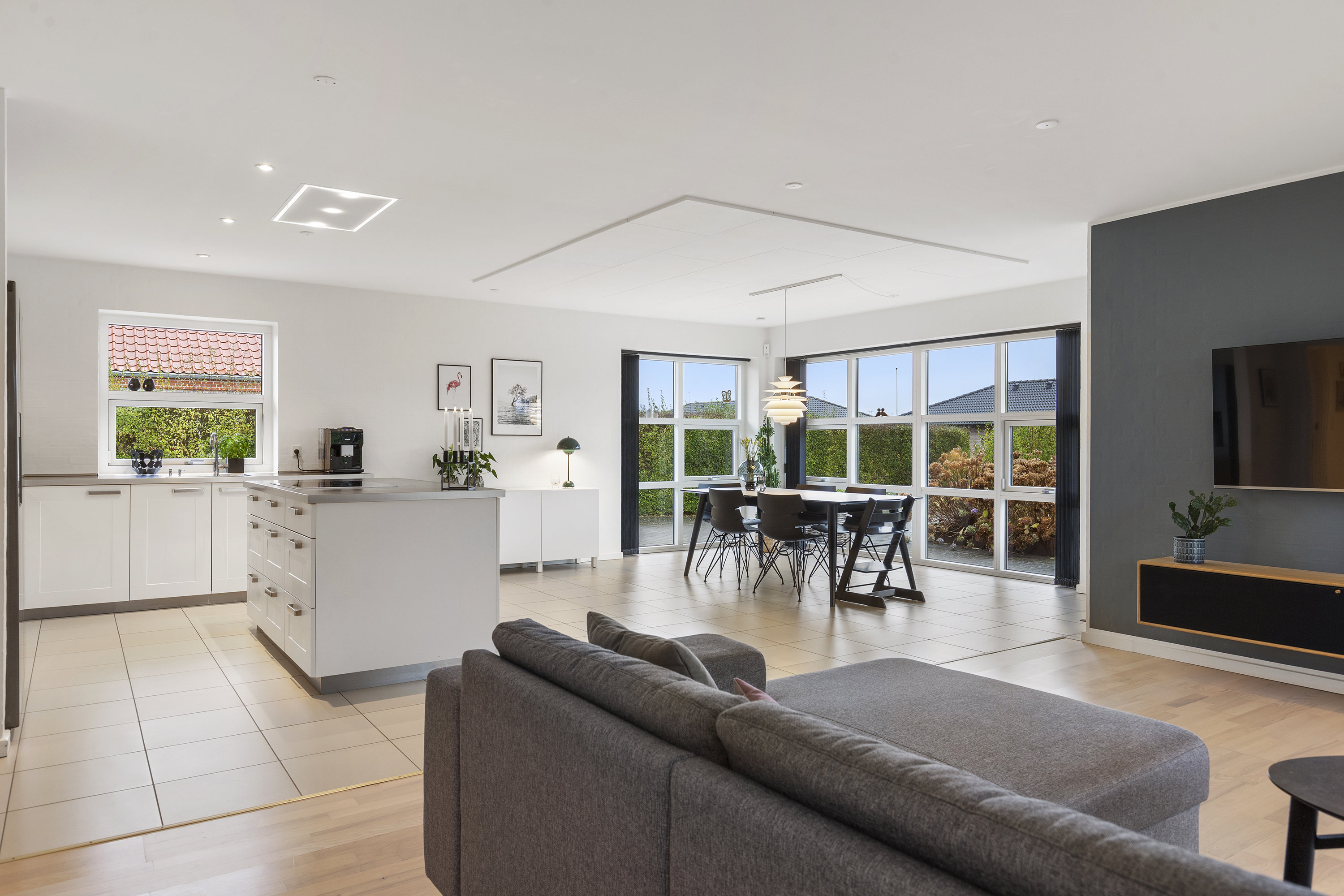 Fremhævet stue billede i fuldskærmstilstand. Billede af Engparken 3, 9700 Brønderslev