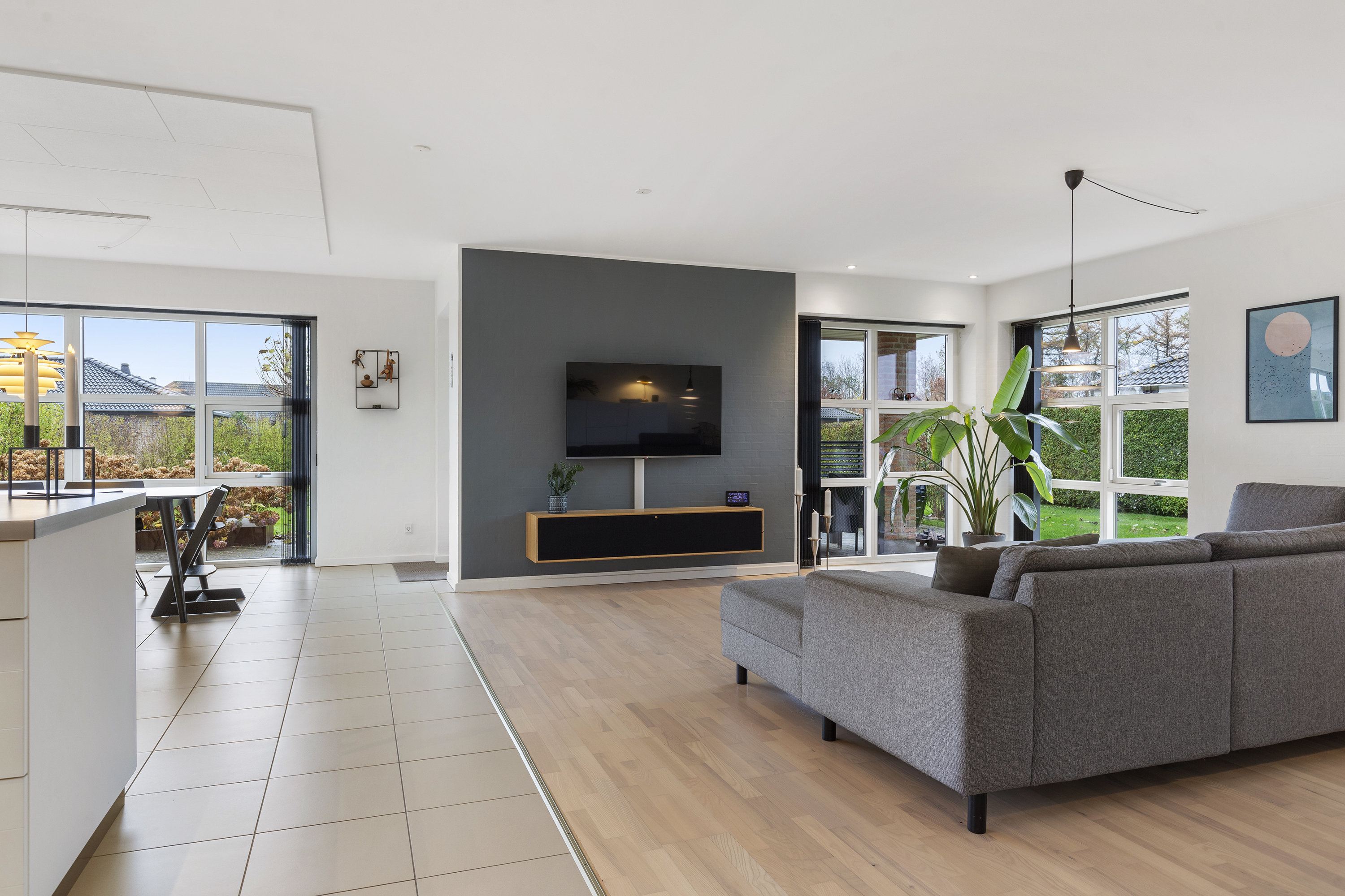 Fremhævet stue billede i fuldskærmstilstand. Billede af Engparken 3, 9700 Brønderslev