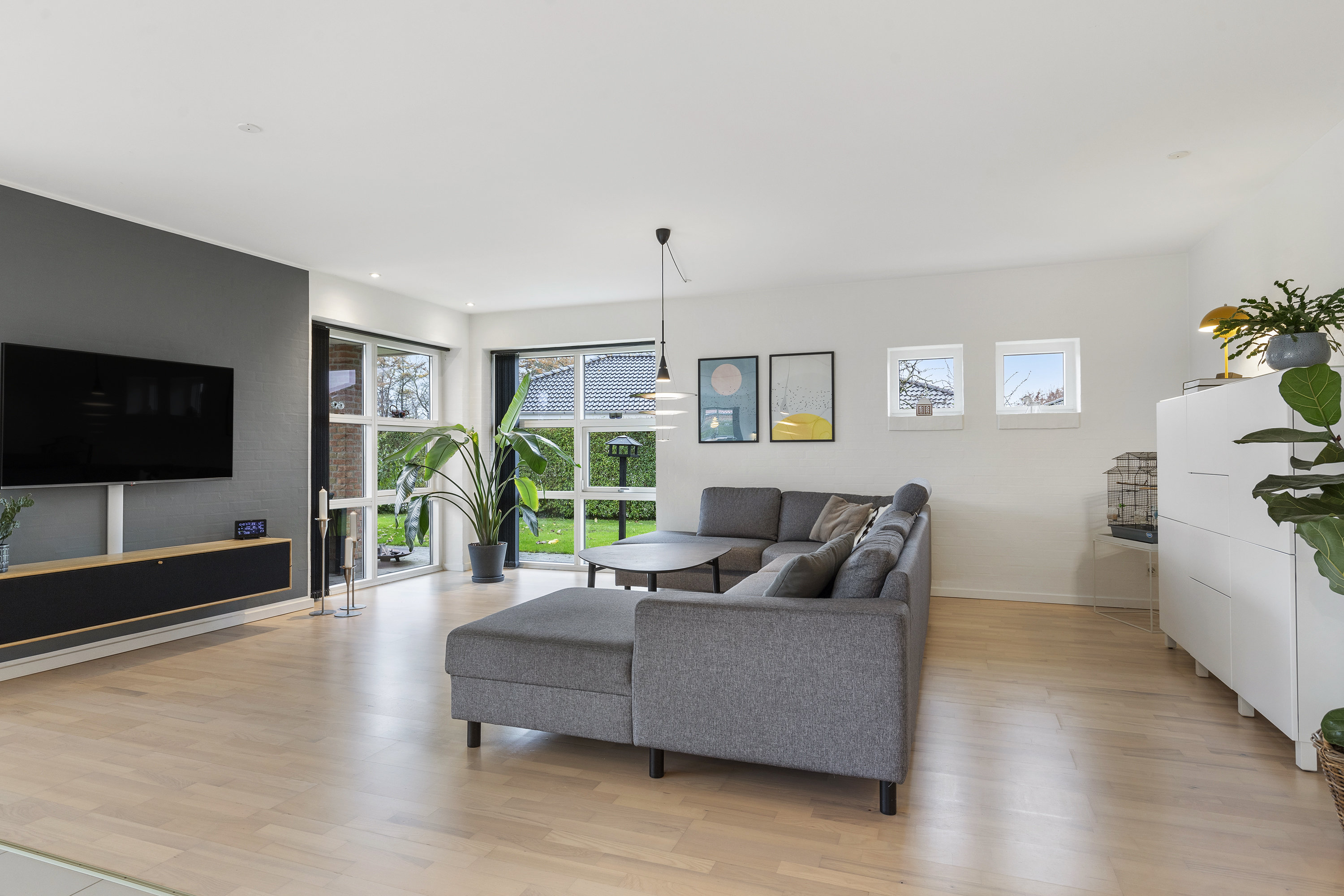 Fremhævet stue billede i fuldskærmstilstand. Billede af Engparken 3, 9700 Brønderslev