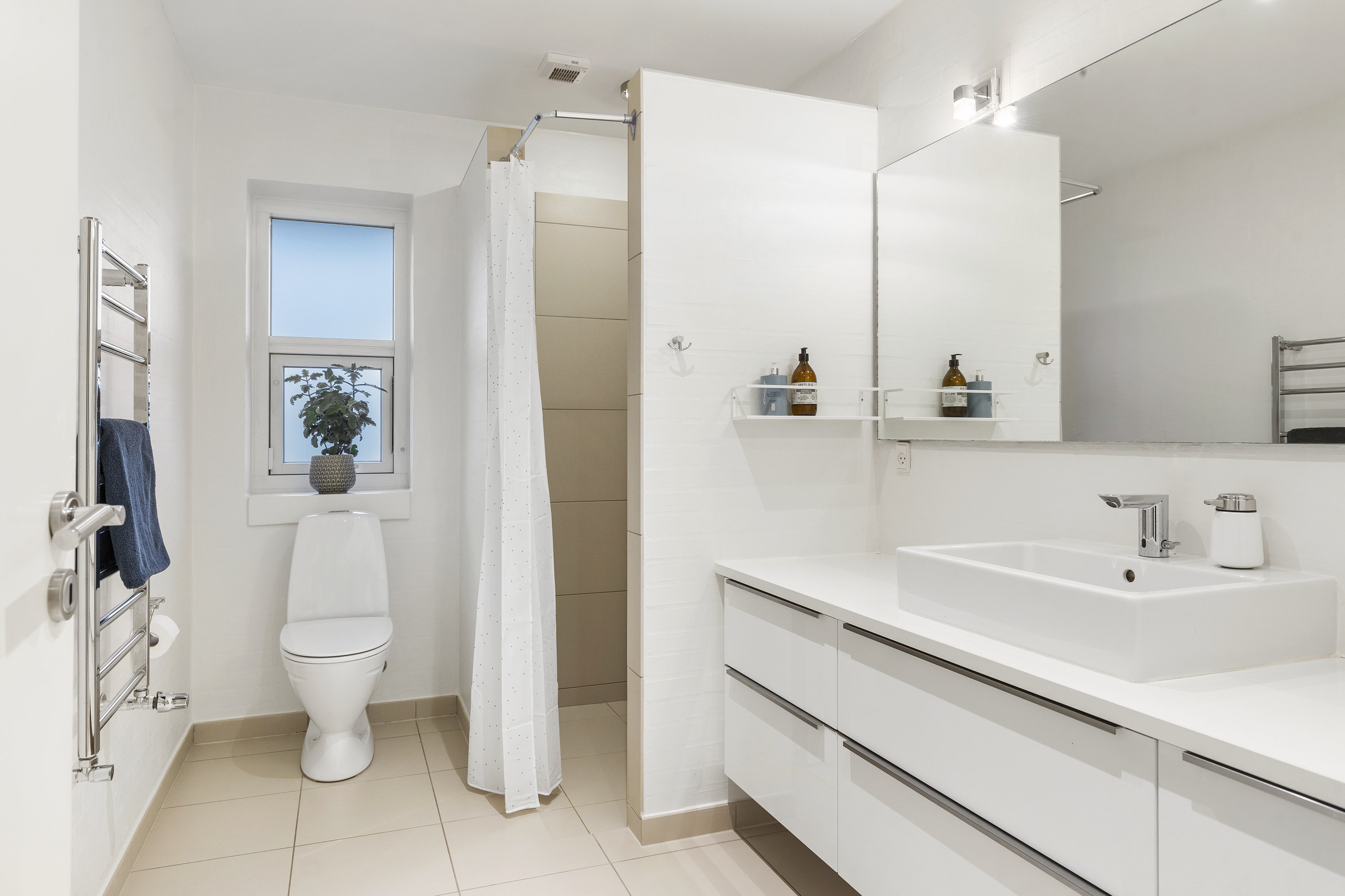 Fremhævet badeværelse billede i fuldskærmstilstand. Billede af Engparken 3, 9700 Brønderslev