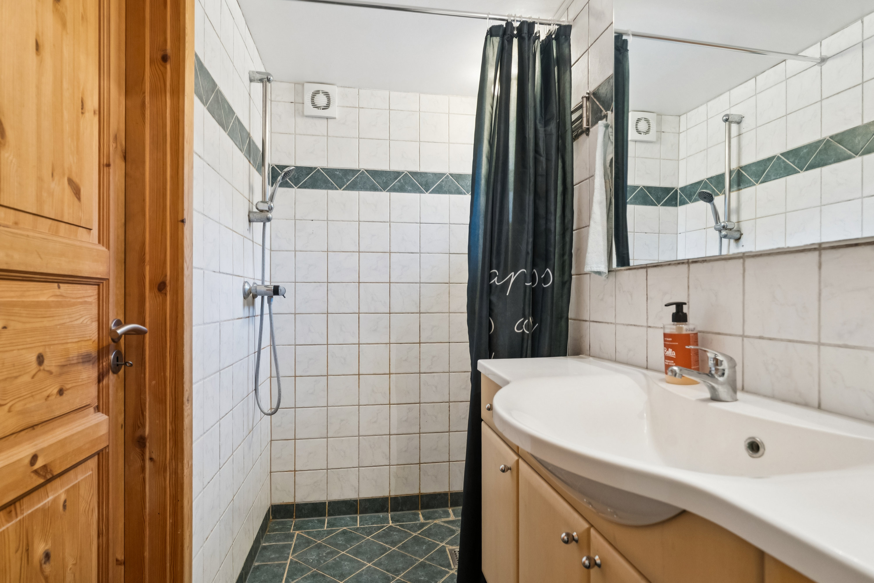 Fremhævet badeværelse billede i fuldskærmstilstand. Billede af Solsortevej 10, 8860 Ulstrup