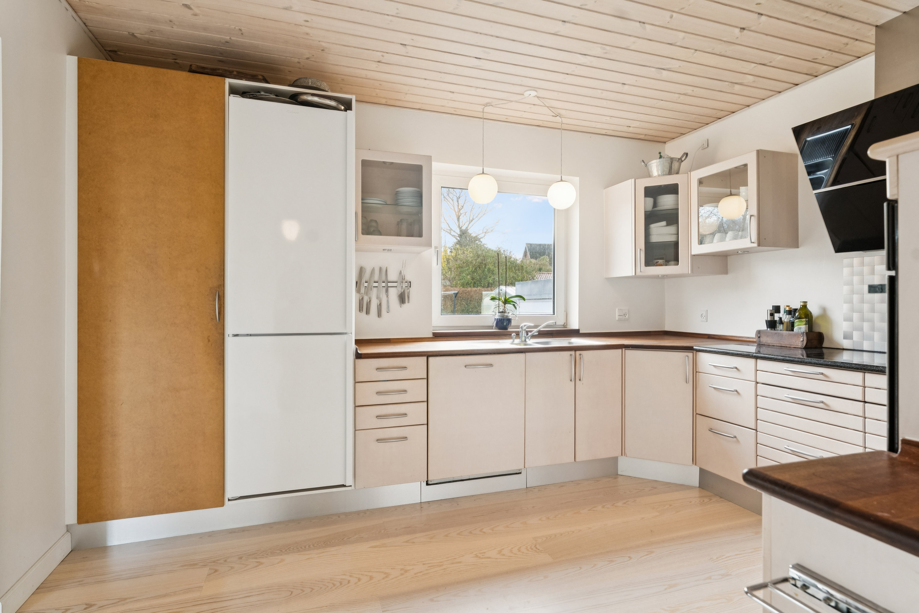 Fremhævet køkken billede i fuldskærmstilstand. Billede af Solsortevej 10, 8860 Ulstrup