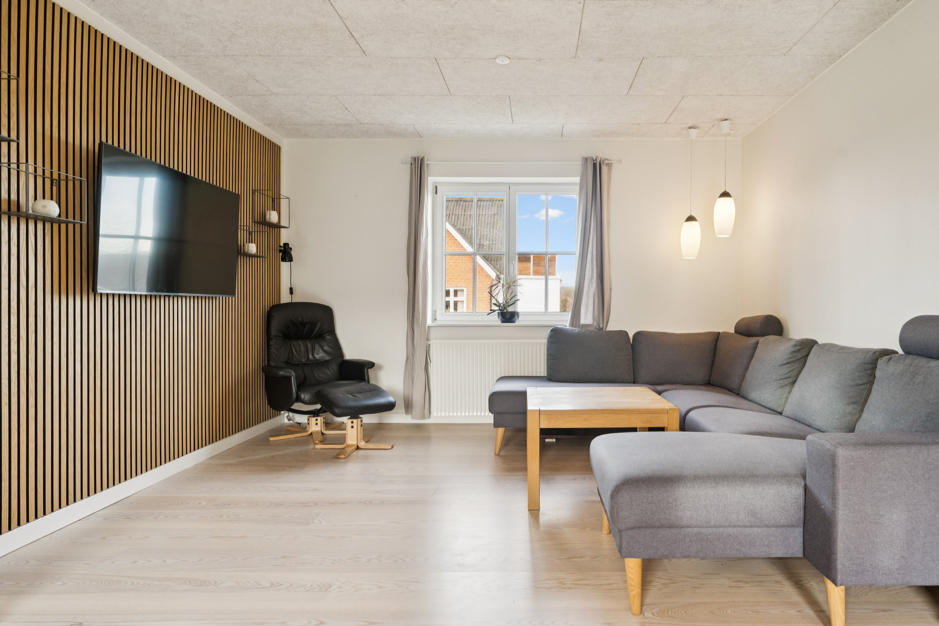 Fremhævet stue billede i fuldskærmstilstand. Billede af Solsortevej 10, 8860 Ulstrup