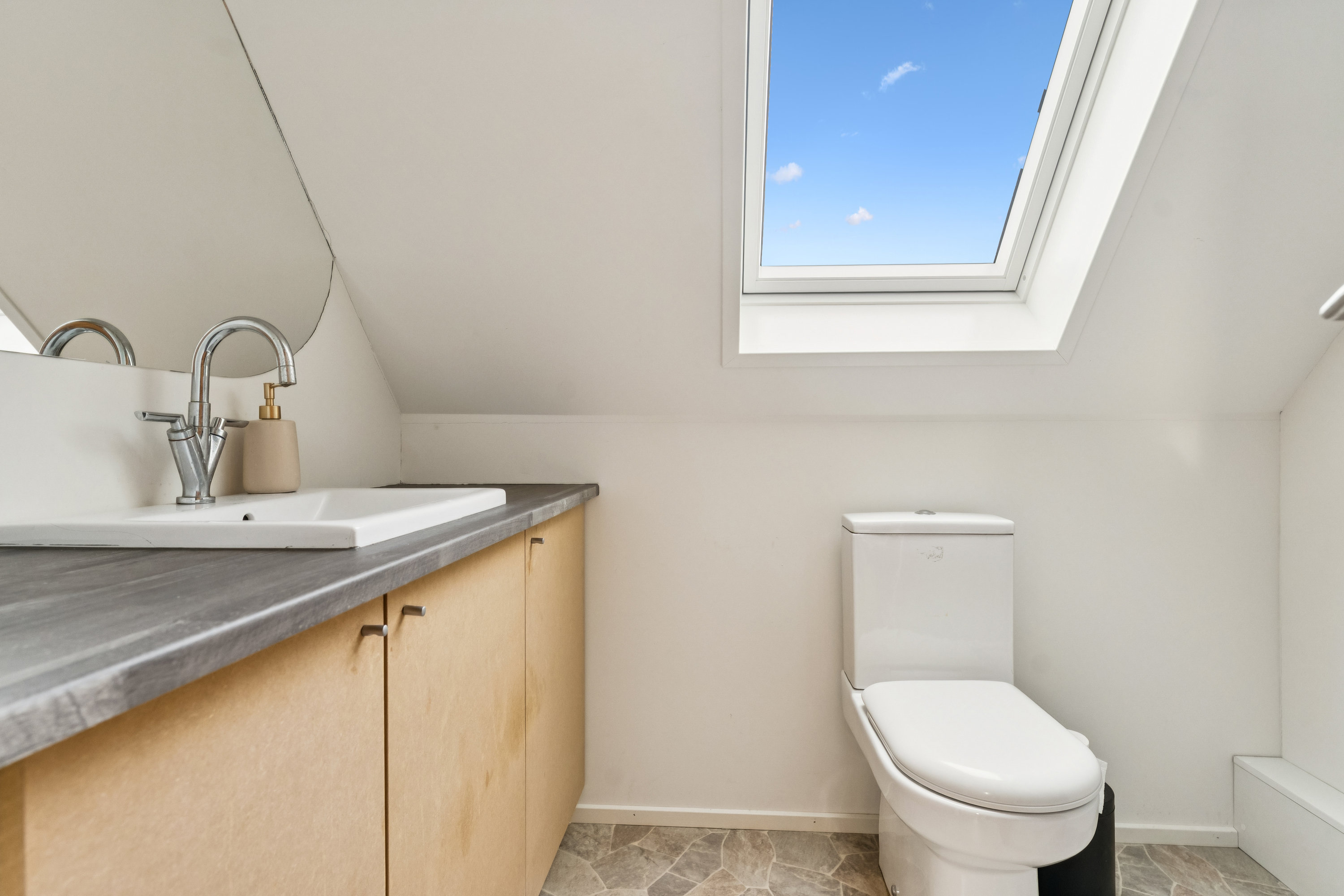 Fremhævet badeværelse billede i fuldskærmstilstand. Billede af Solsortevej 10, 8860 Ulstrup