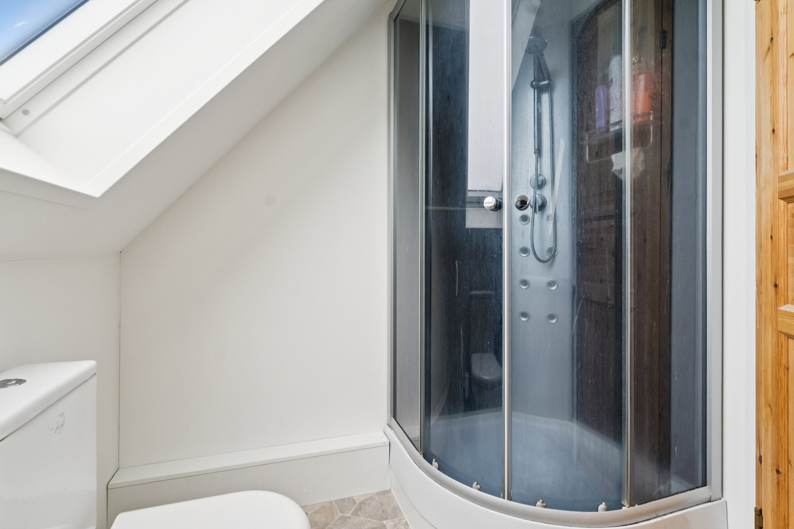 Fremhævet badeværelse billede i fuldskærmstilstand. Billede af Solsortevej 10, 8860 Ulstrup