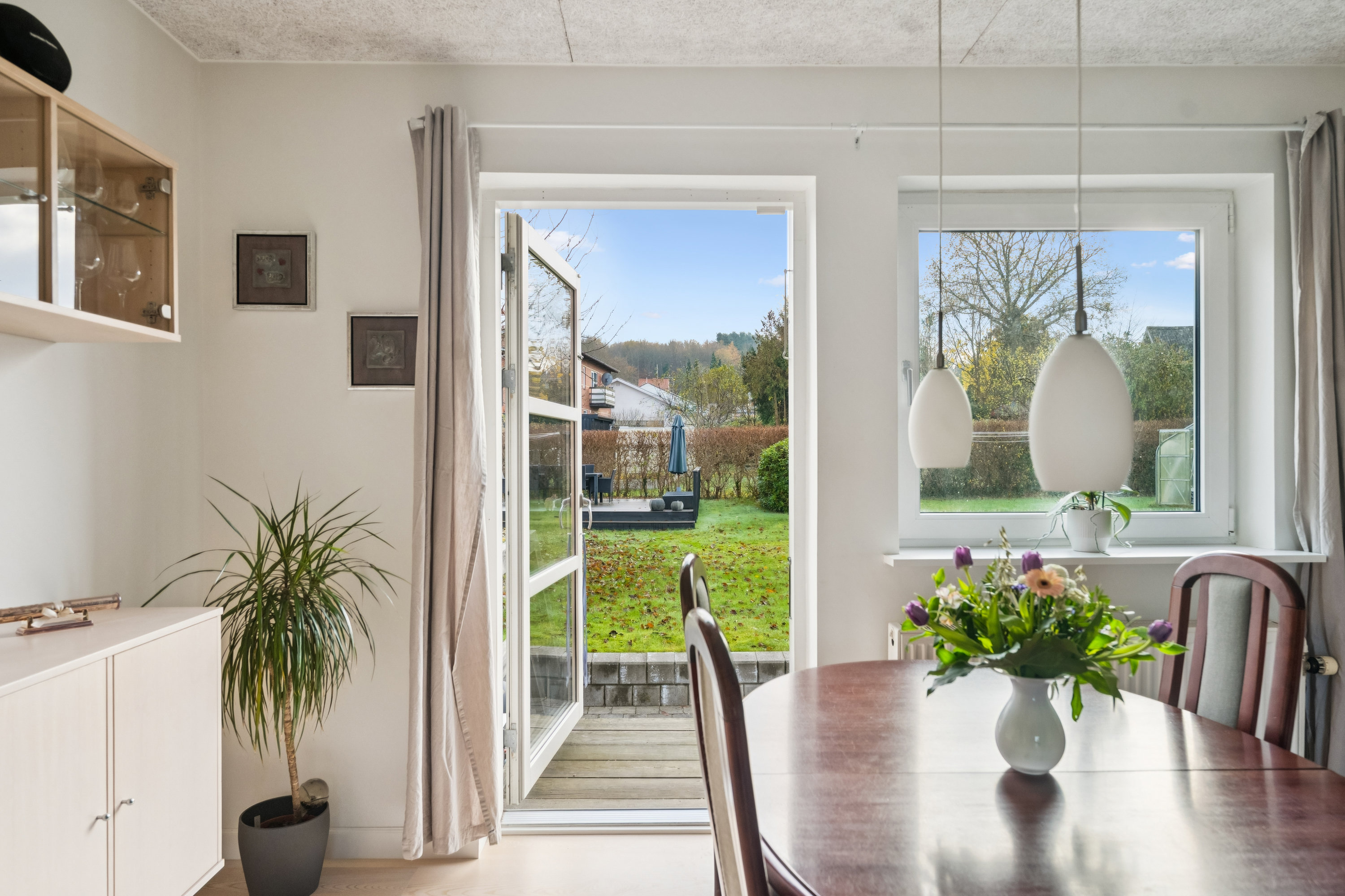 Fremhævet stue billede i fuldskærmstilstand. Billede af Solsortevej 10, 8860 Ulstrup