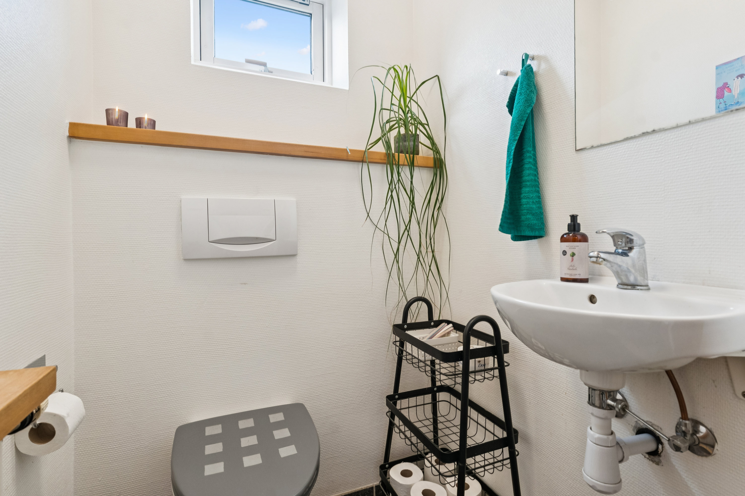 Fremhævet badeværelse billede i fuldskærmstilstand. Billede af Solsortevej 10, 8860 Ulstrup