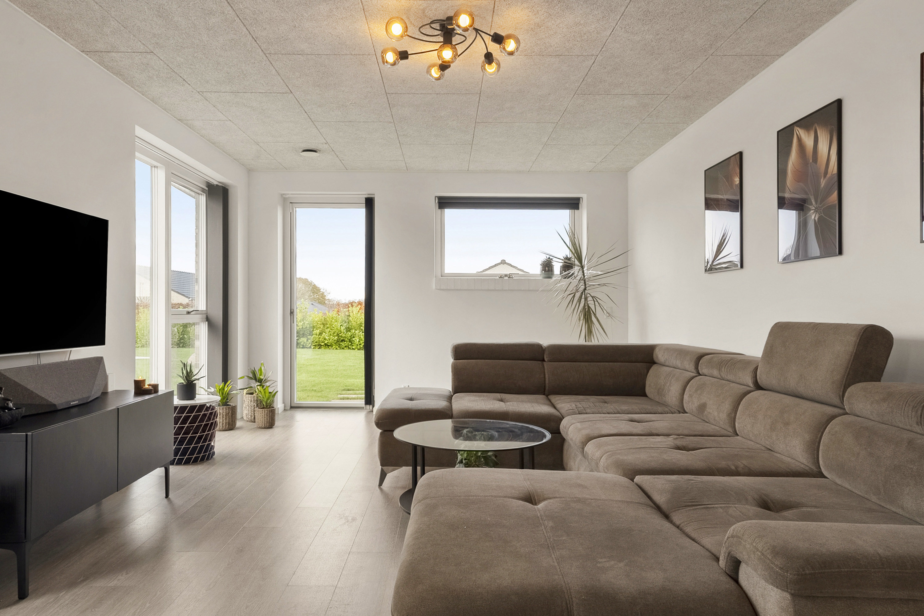 Fremhævet stue billede i fuldskærmstilstand. Billede af Følfoden 6, Egebjerg, 8700 Horsens