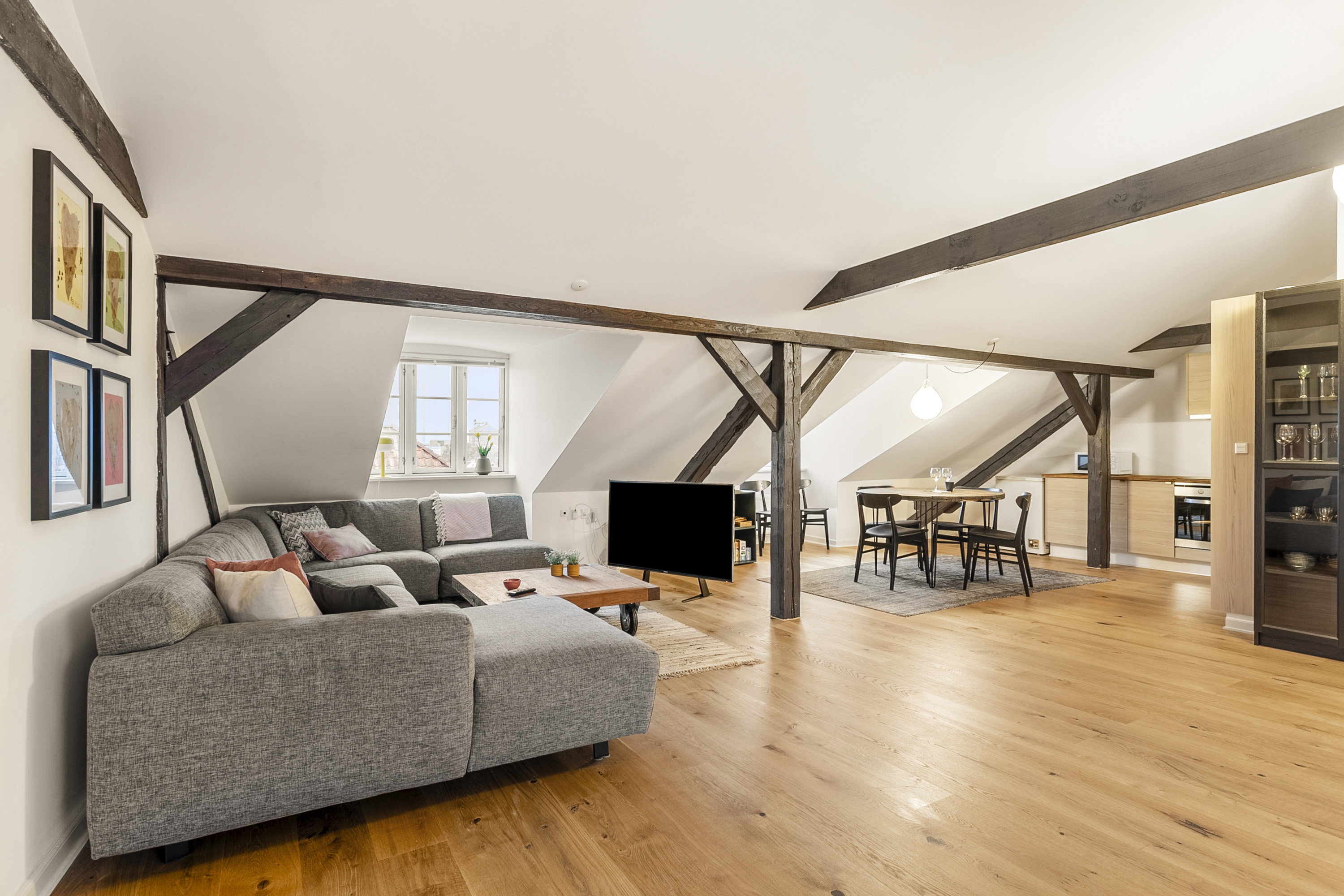 Fremhævet stue billede i fuldskærmstilstand. Billede af Storegade 34B, 3., 6200 Aabenraa