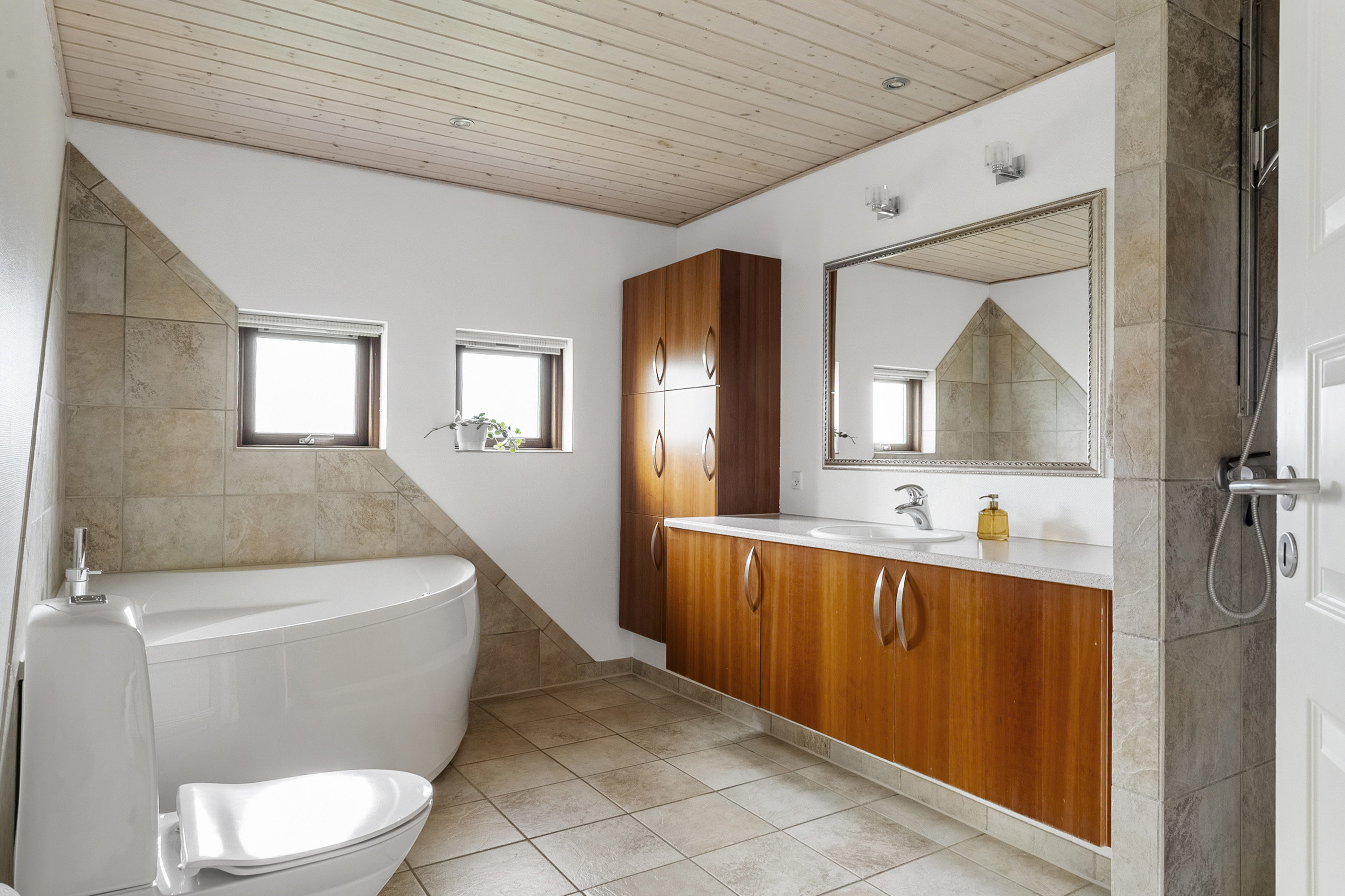 Fremhævet badeværelse billede i fuldskærmstilstand. Billede af Augustvænget 3, 8700 Horsens