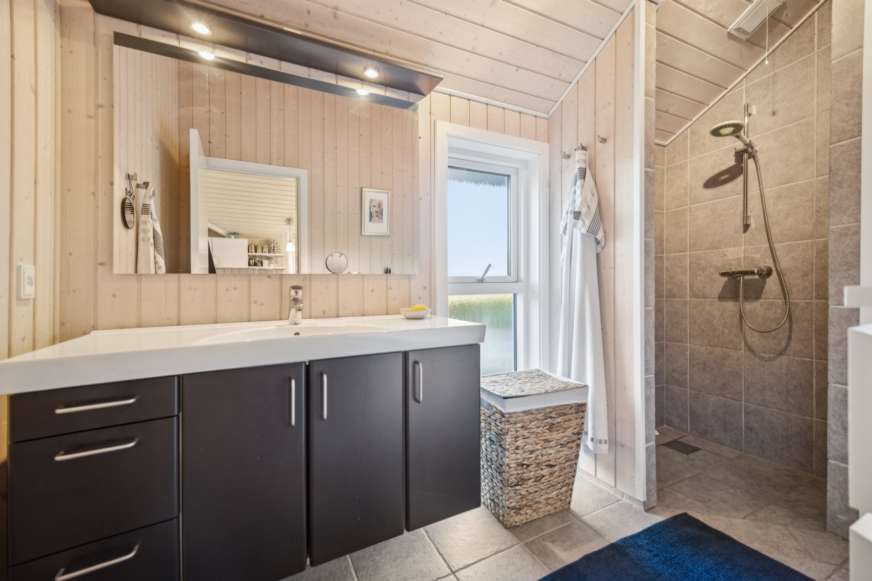 Fremhævet badeværelse billede i fuldskærmstilstand. Billede af Gl. Kirkevej 52, 9982 Ålbæk