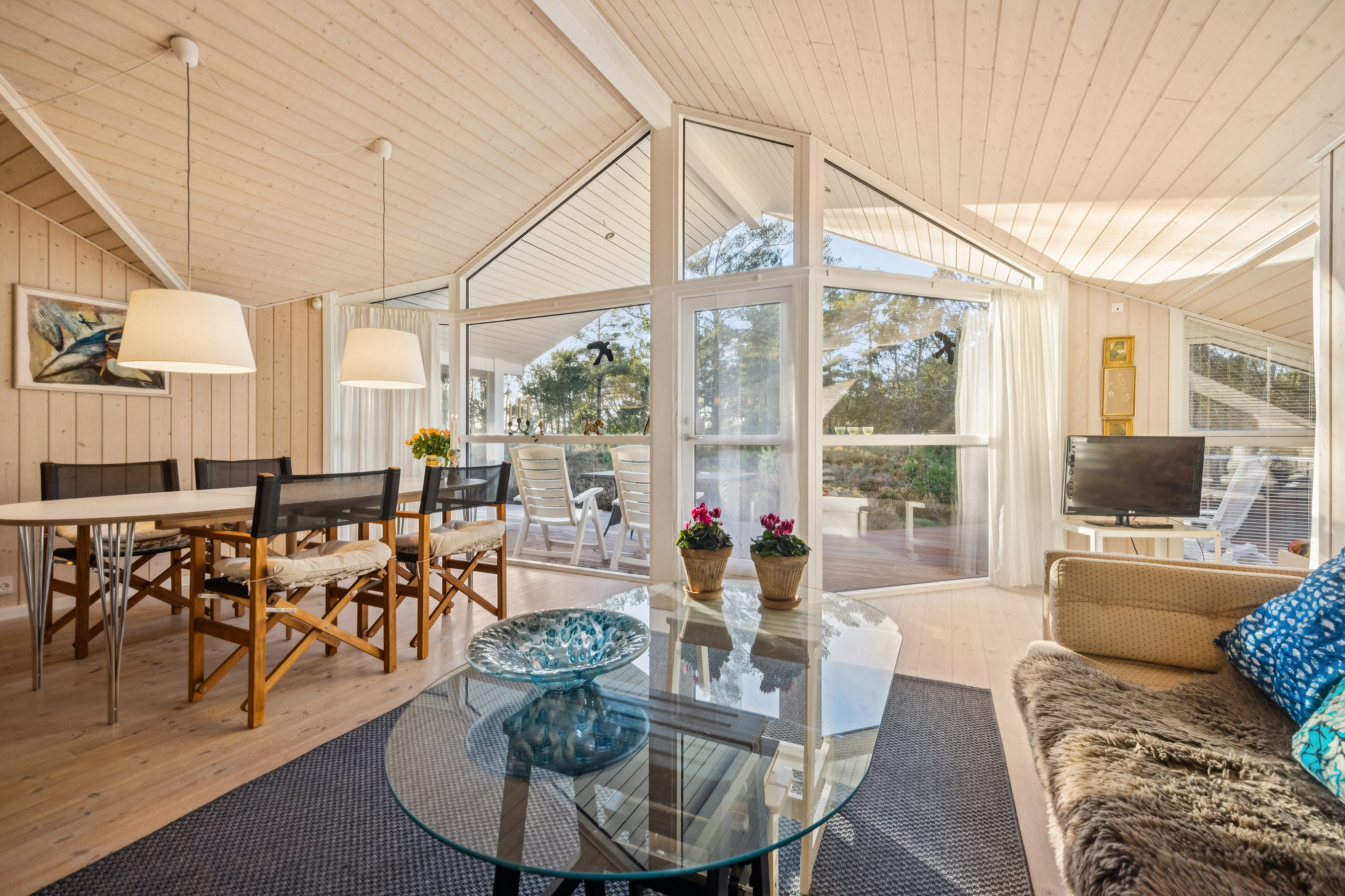 Fremhævet stue billede i fuldskærmstilstand. Billede af Gl. Kirkevej 52, 9982 Ålbæk