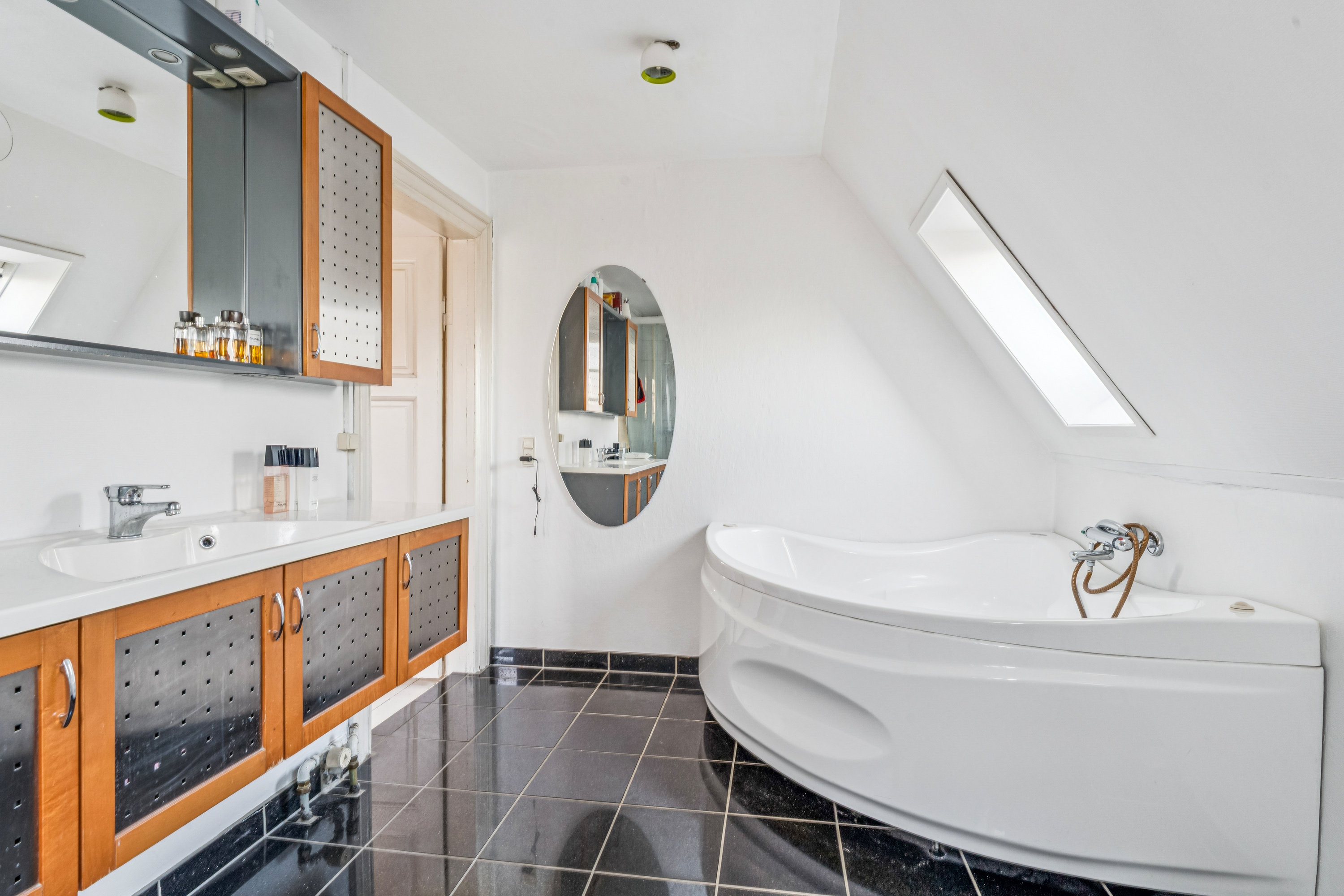 Fremhævet badeværelse billede i fuldskærmstilstand. Billede af Hasserisvej 108, 9000 Aalborg