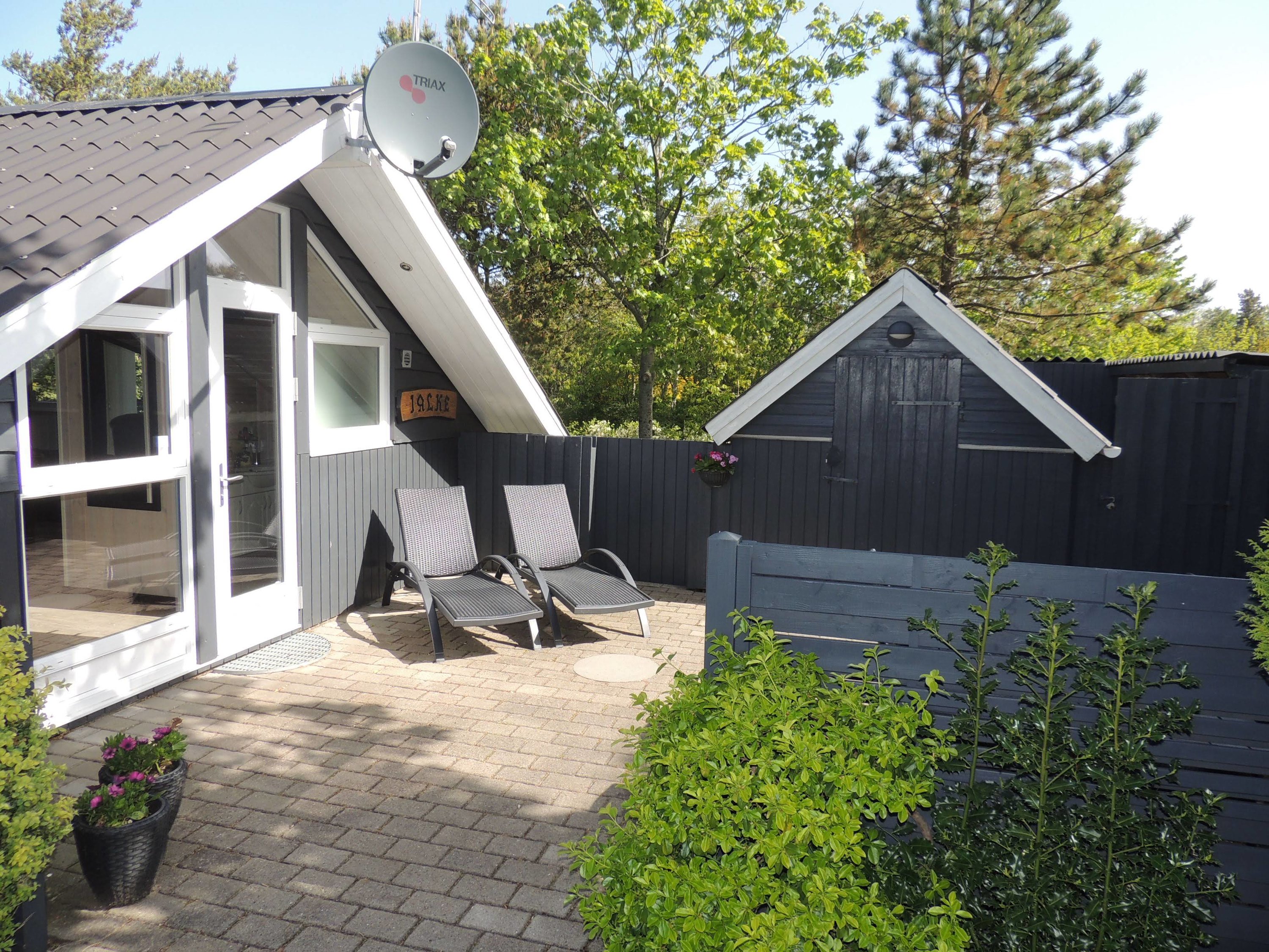 Fremhævet facade billede i fuldskærmstilstand. Billede af Beta 9, 6893 Hemmet