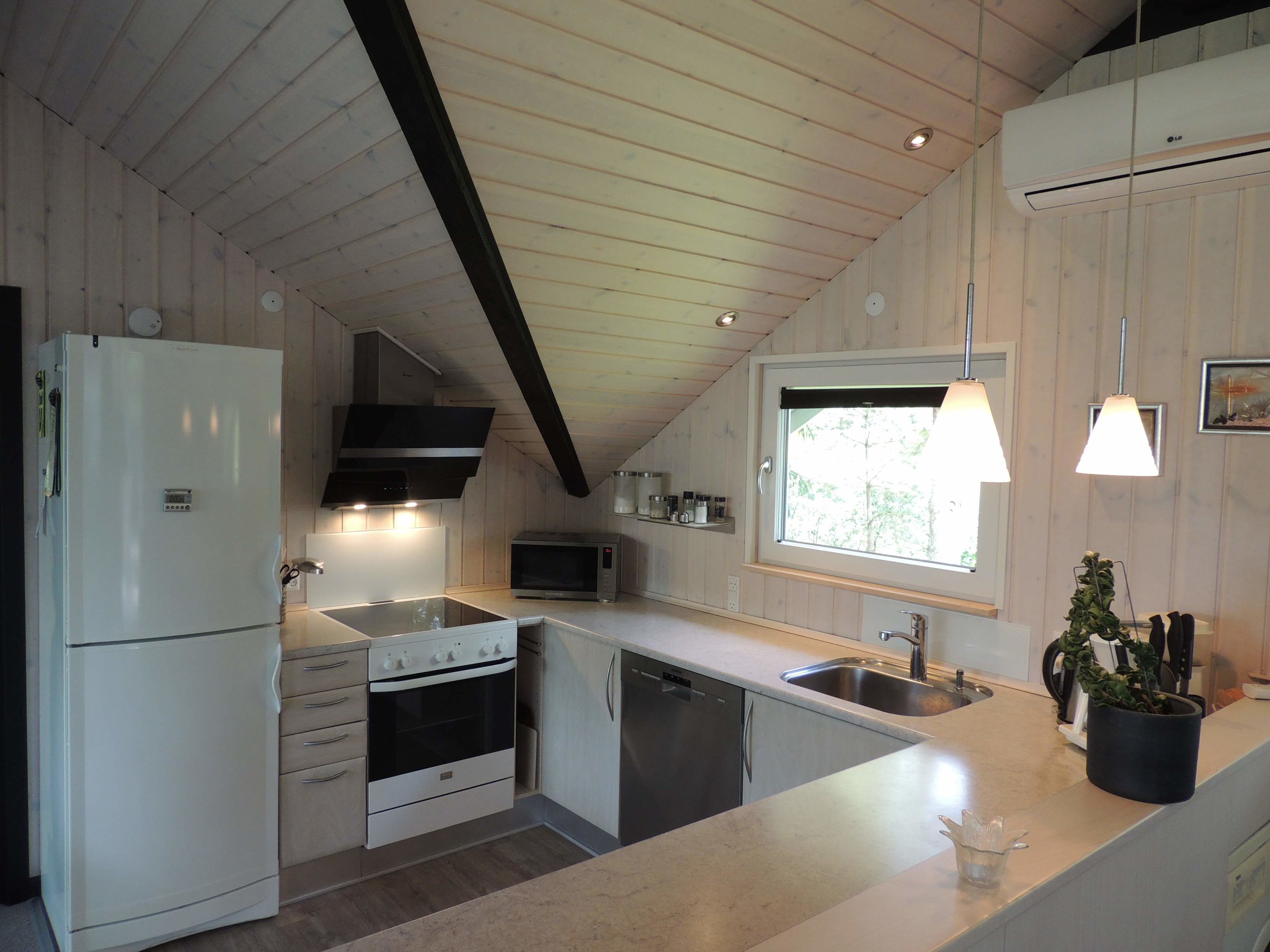 Fremhævet køkken stue  billede i fuldskærmstilstand. Billede af Beta 9, 6893 Hemmet